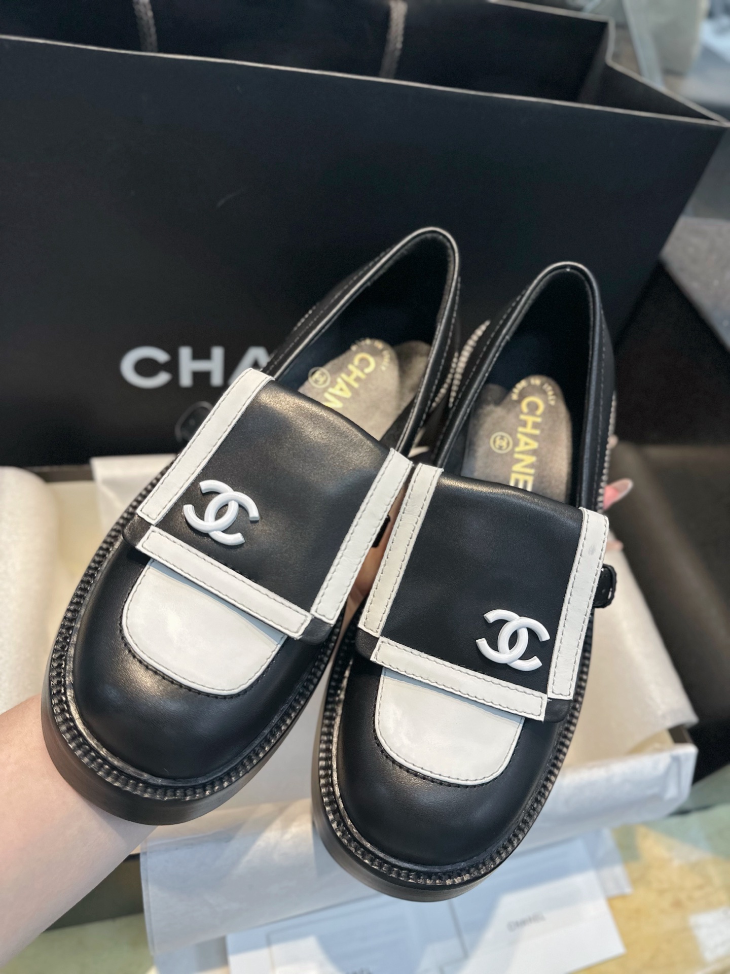 CHANEL Женские лоферы на платформе CHANEL Женские лоферы на платформе