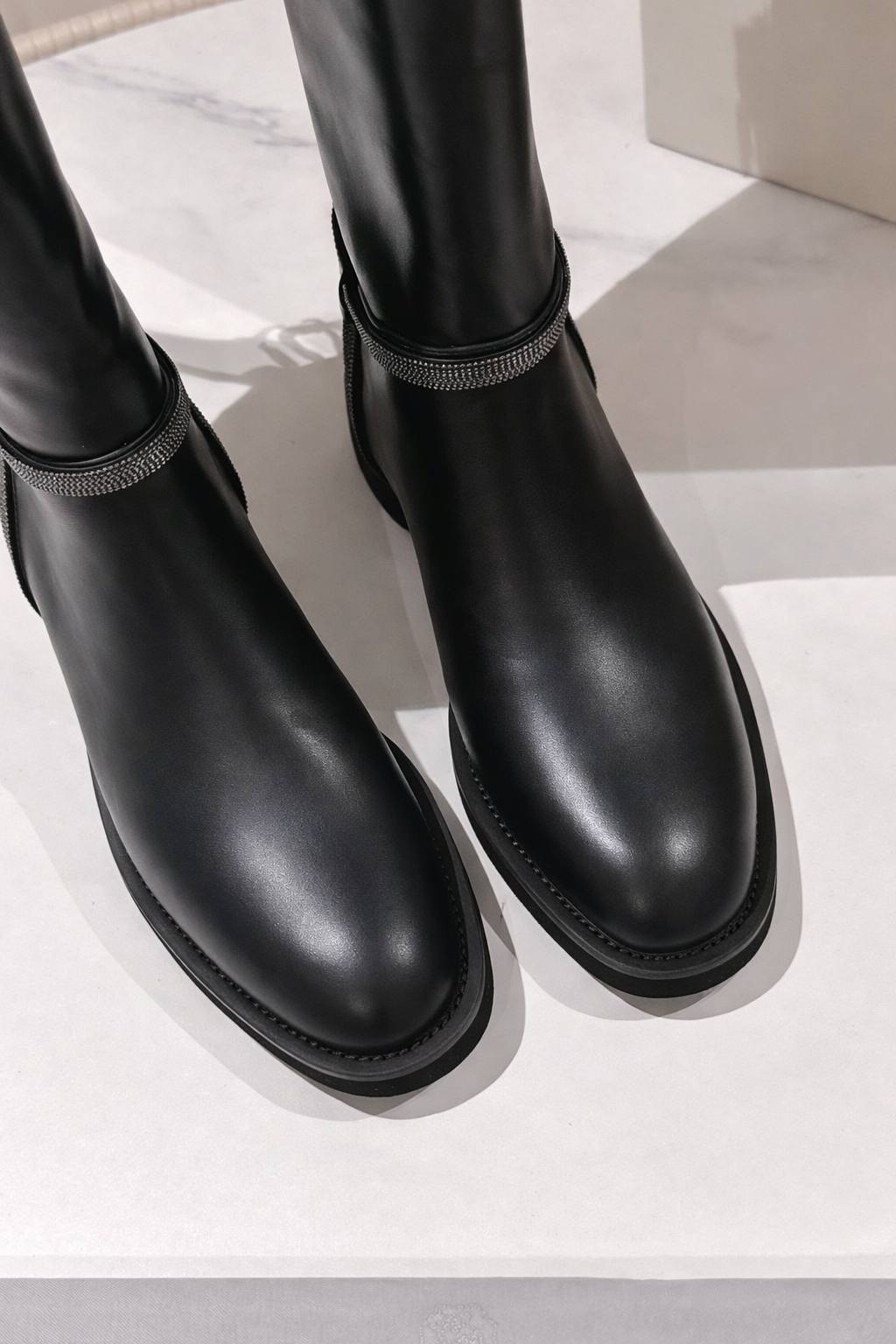 BRUNELLO CUCINELLI Женские сапоги из гладкой чёрной кожи BRUNELLO CUCINELLI Женские сапоги из гладкой чёрной кожи