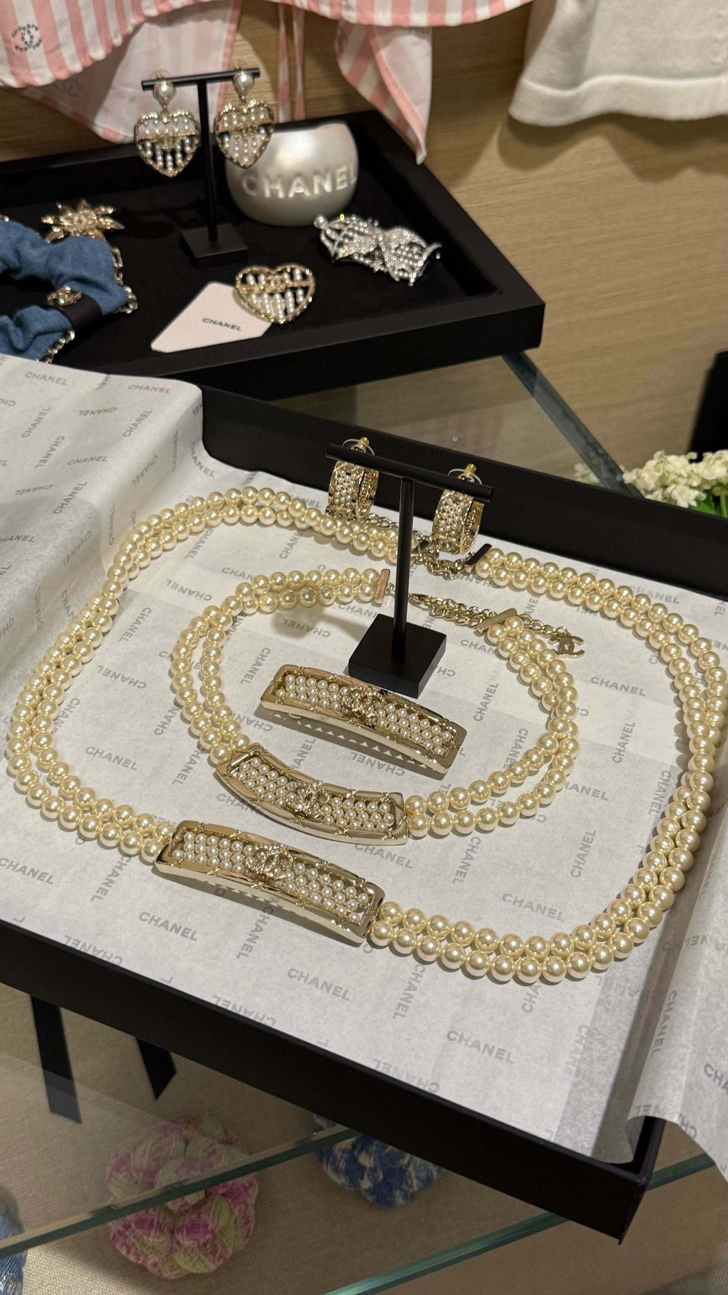 CHANEL Женский цепочка-ремень 25A с жемчугом CHANEL Женский цепочка-ремень 25A с жемчугом