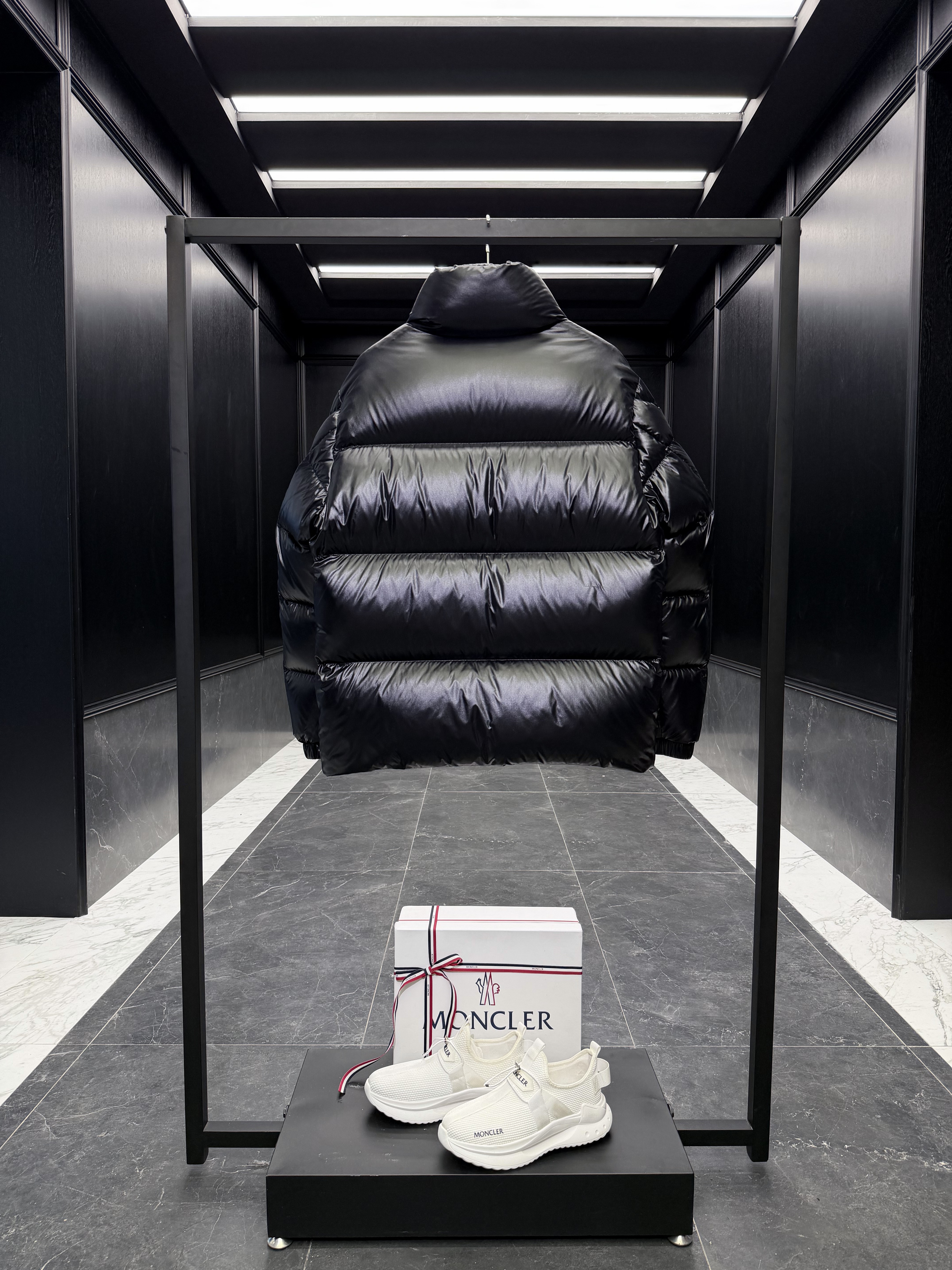 MONCLER Мужской пуховик Leste MONCLER Мужской пуховик Leste