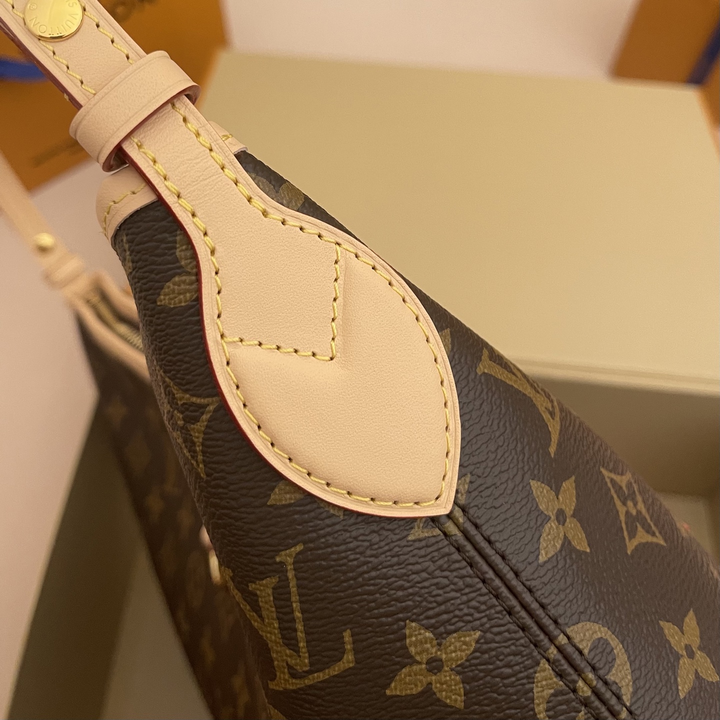 LOUIS VUITTON Женская Сумка Lineup M27335 LOUIS VUITTON Женская Сумка Lineup M27335