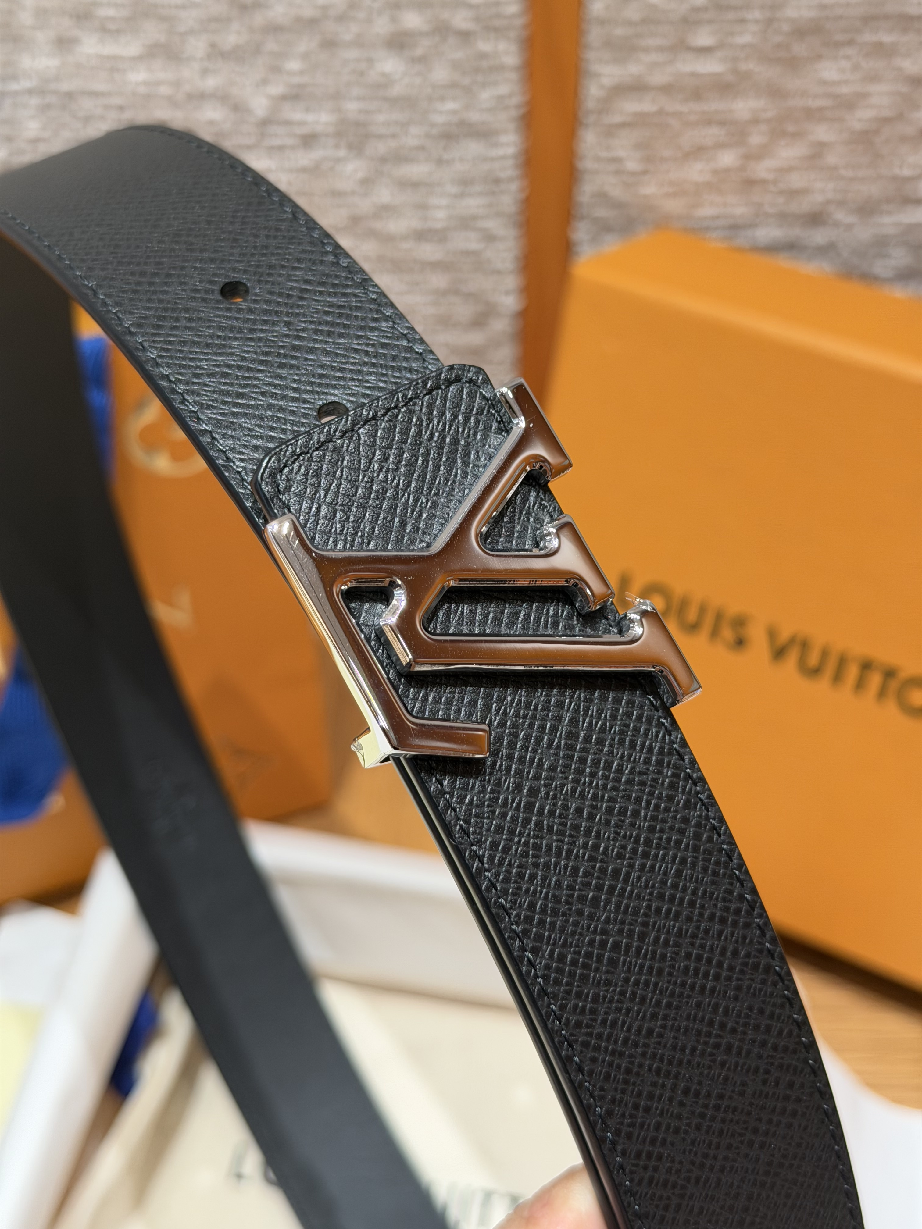 LOUIS VUITTON Мужской ремень 