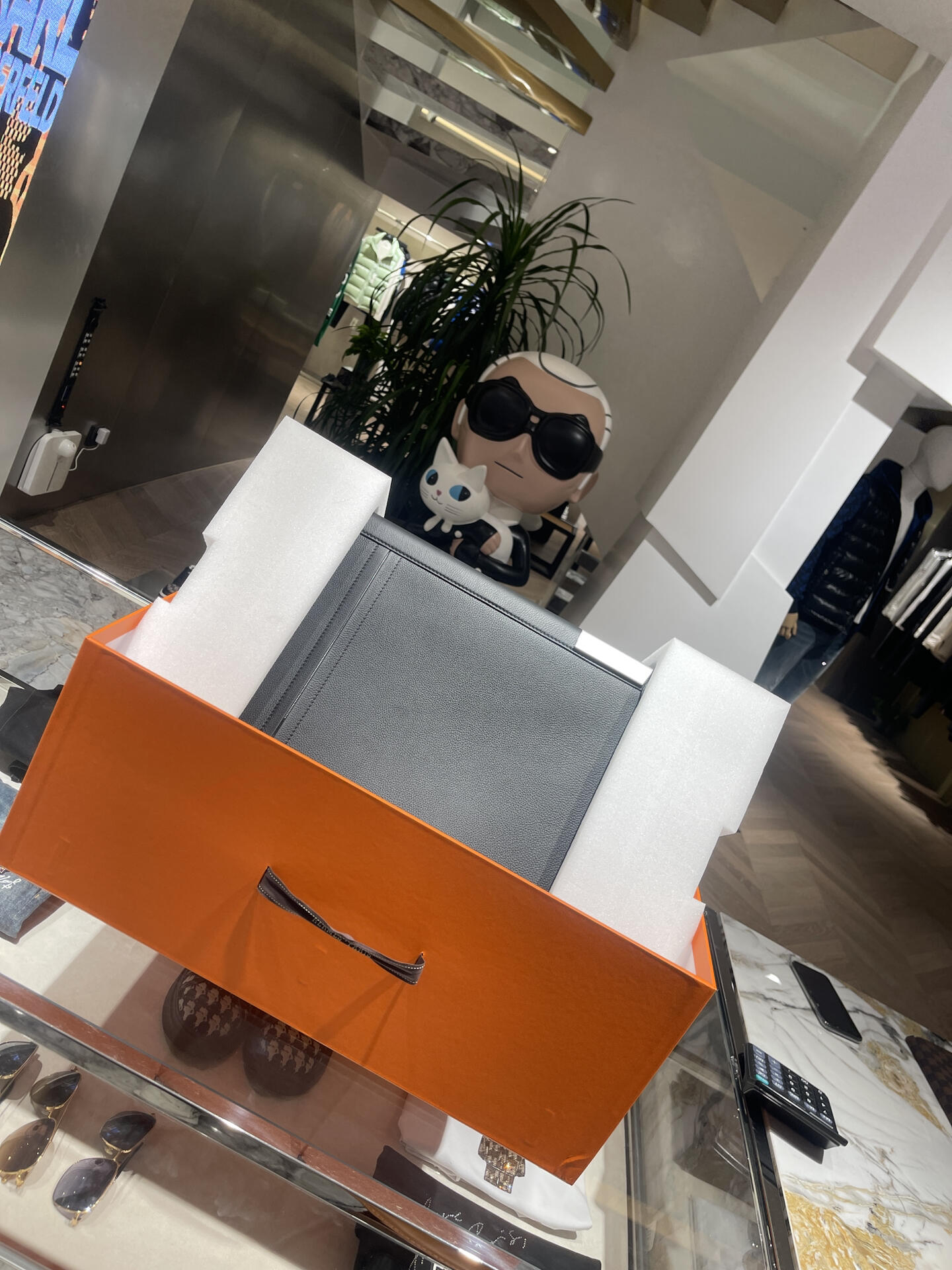 HERMES Чемодан из чёрной кожи HERMES Чемодан из чёрной кожи