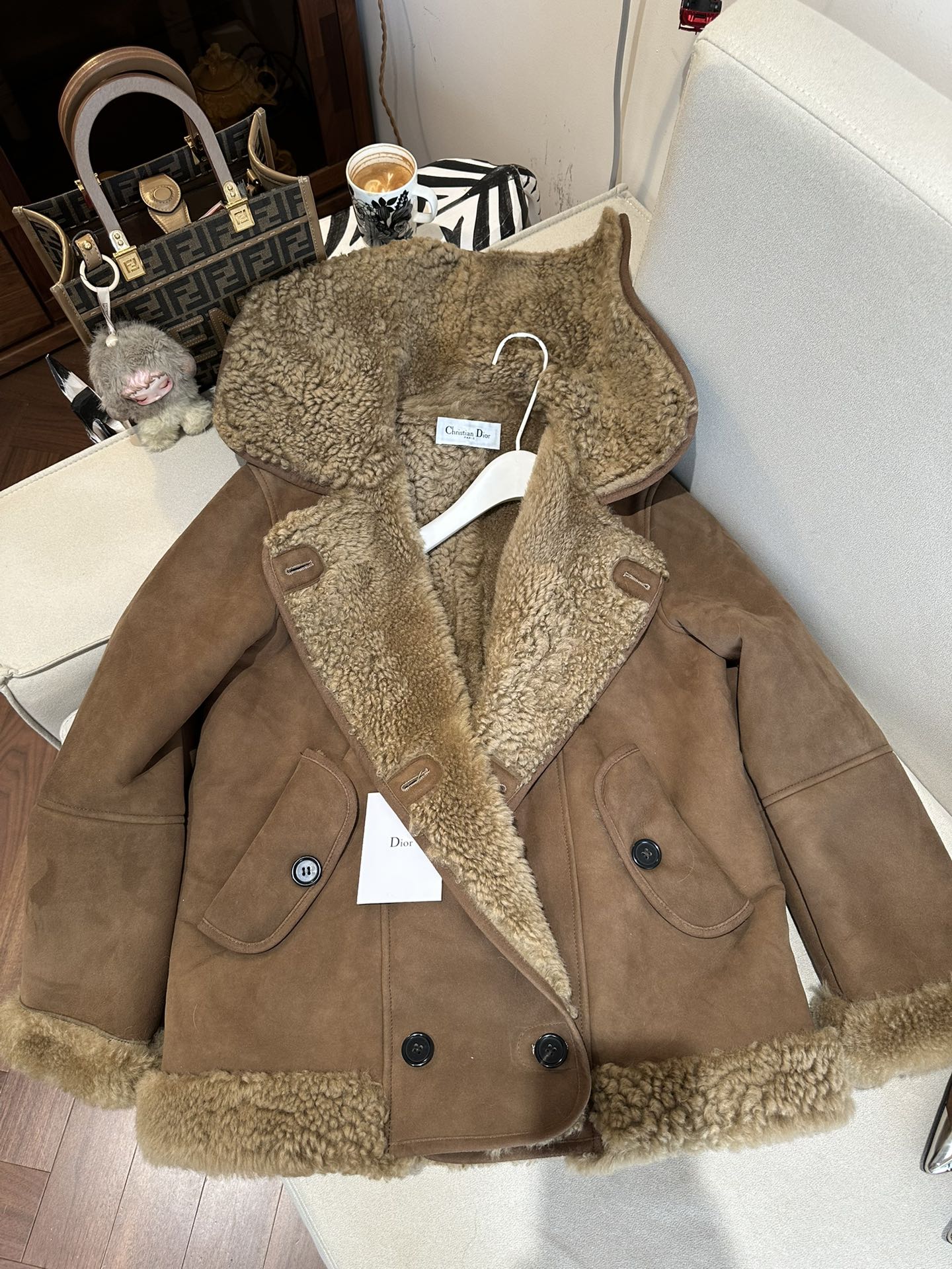 CHRISTIAN DIOR Женская дублёнка из овчины CHRISTIAN DIOR Женская дублёнка из овчины