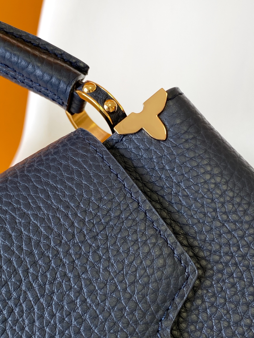 LOUIS VUITTON Женская сумка Capucines Mini M25231 LOUIS VUITTON Женская сумка Capucines Mini M25231