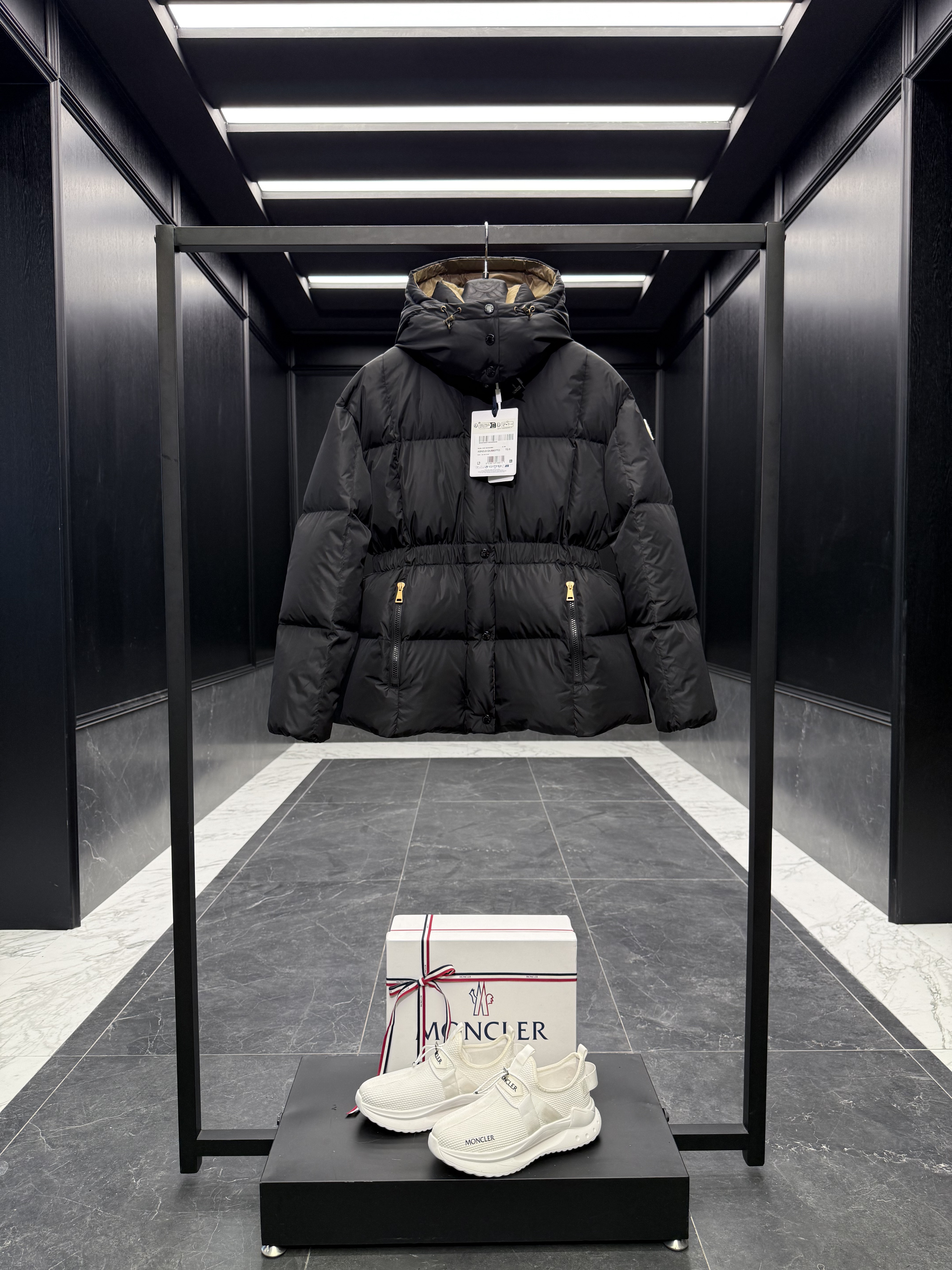 MONCLER Женский пуховик Agneux MONCLER Женский пуховик Agneux