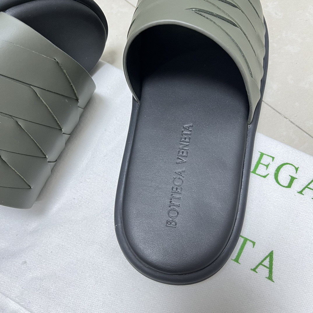BOTTEGA VENETA Мужские шлёпанцы BOTTEGA VENETA Мужские шлёпанцы