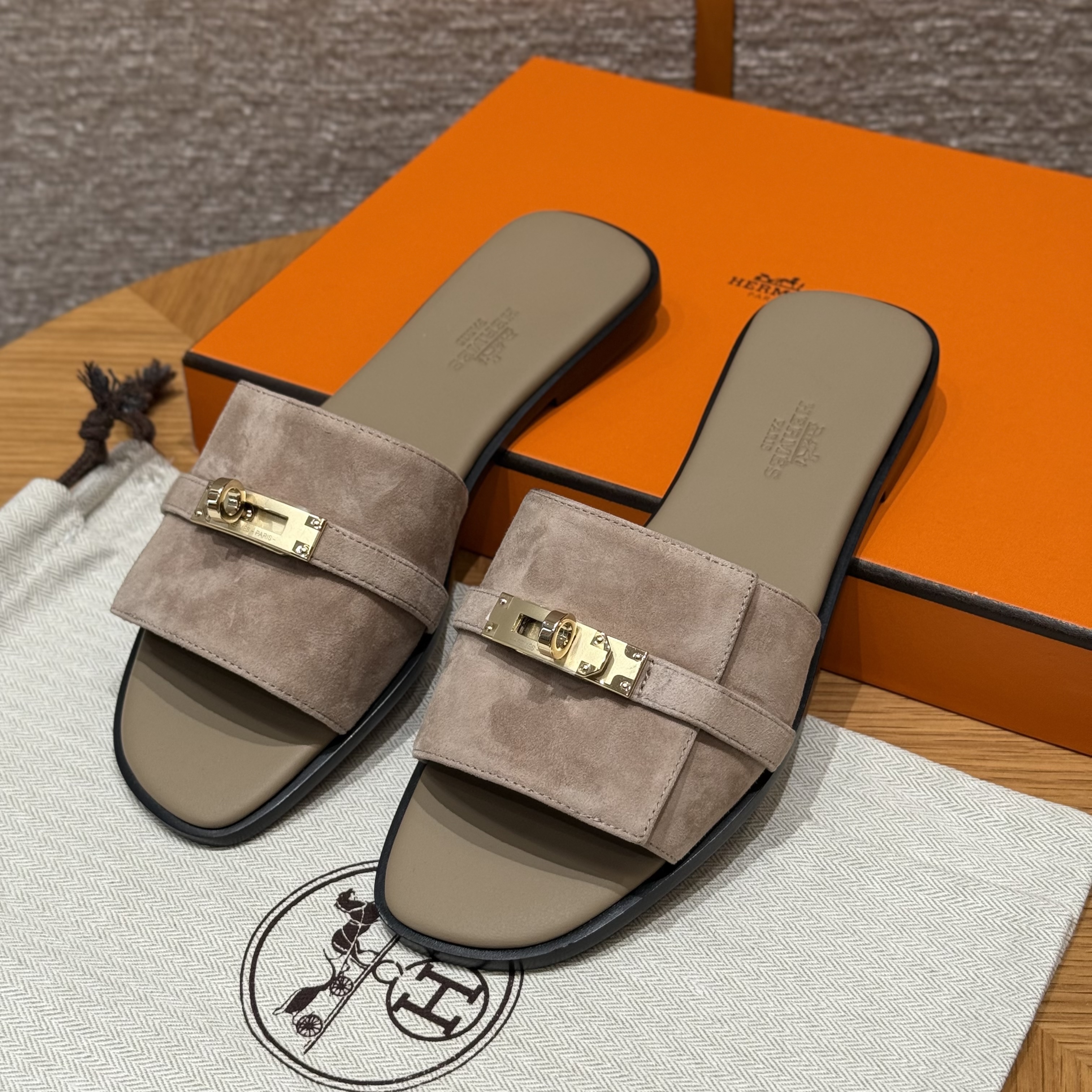 HERMES Женские сандалии Giulia из замши HERMES Женские сандалии Giulia из замши