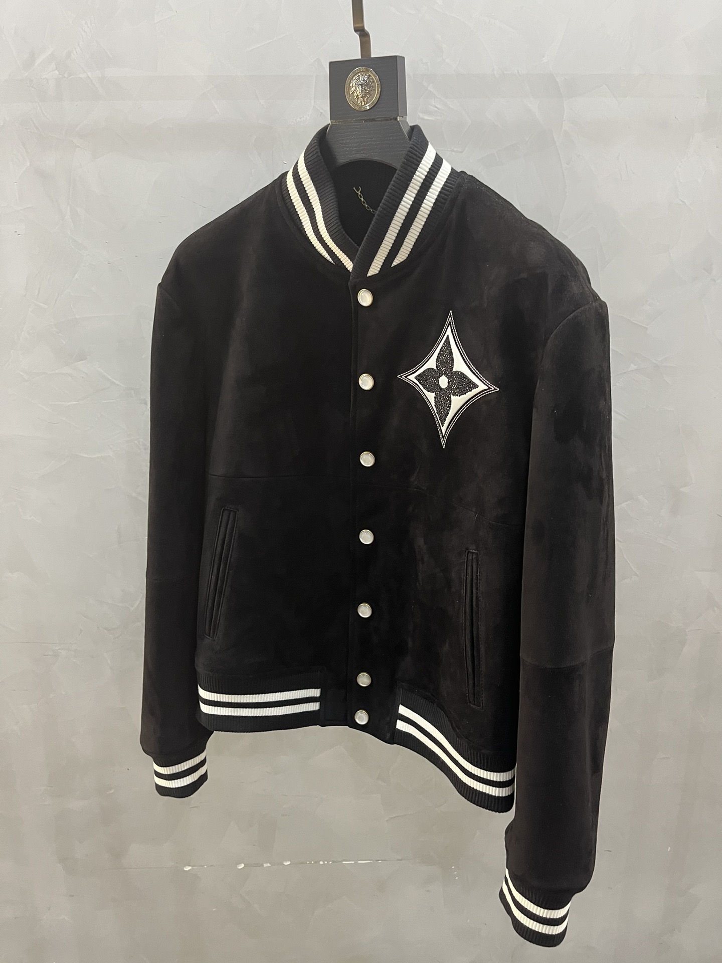 LOUIS VUITTON Мужская куртка из замши LOUIS VUITTON Мужская куртка из замши