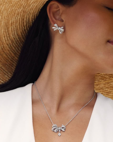 GRAFF Колье Tilda's Bow белое золото и бриллианты GRAFF Колье Tilda's Bow белое золото и бриллианты