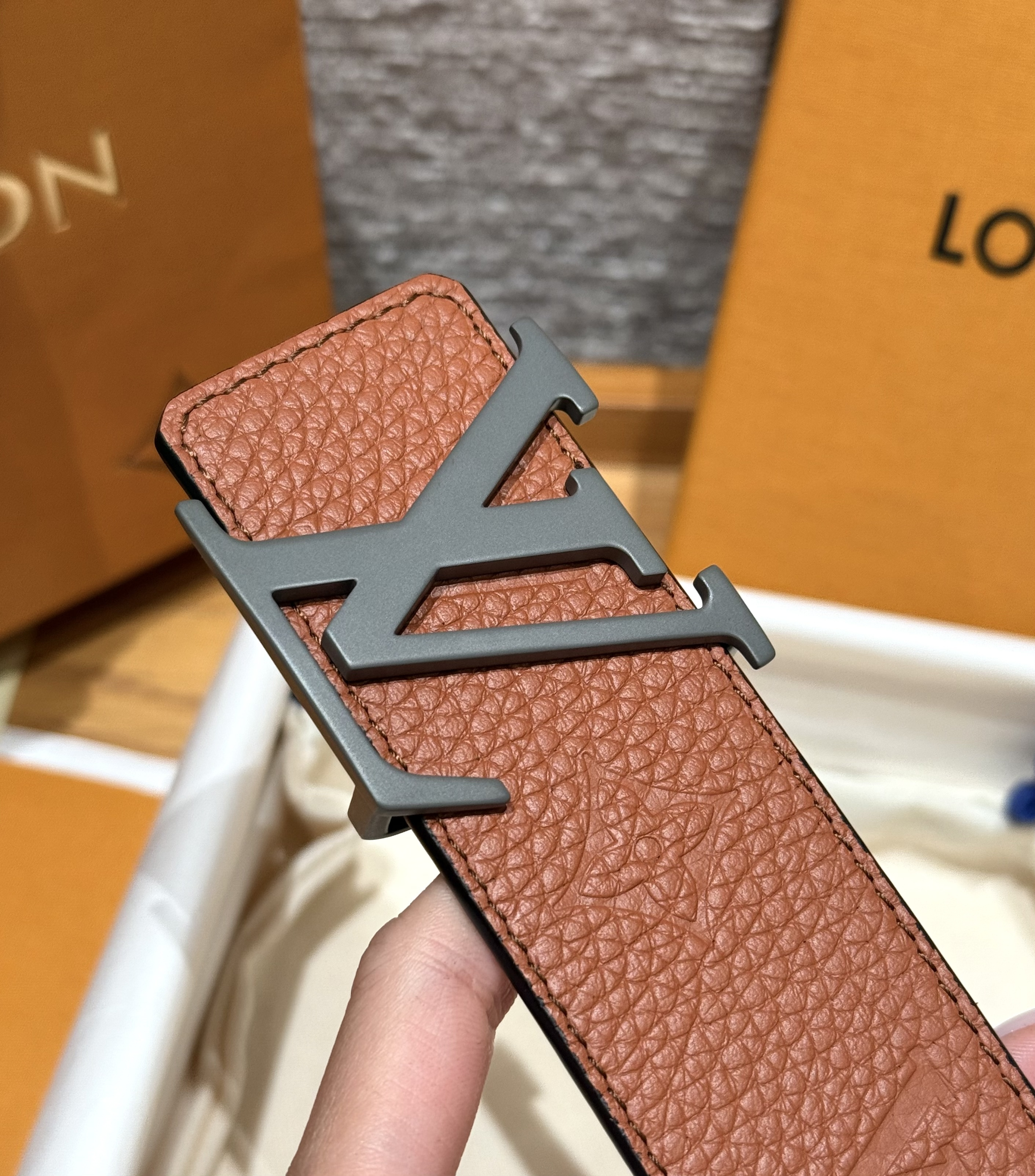 LOUIS VUITTON Мужской ремень LOUIS VUITTON Мужской ремень