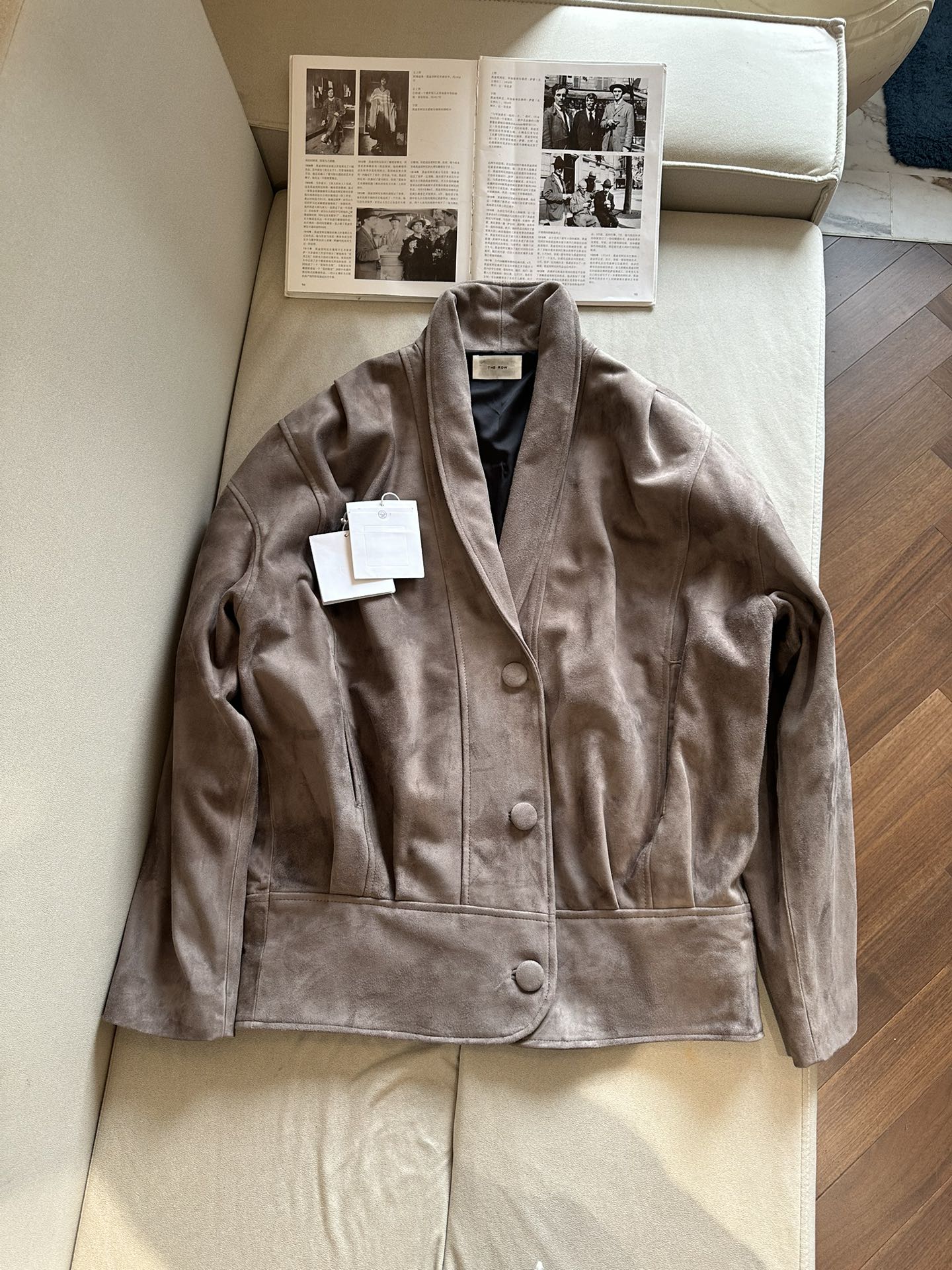 THE ROW Женская куртка из замши с воротником-стойкой коричневая THE ROW Женская куртка из замши с воротником-стойкой коричневая