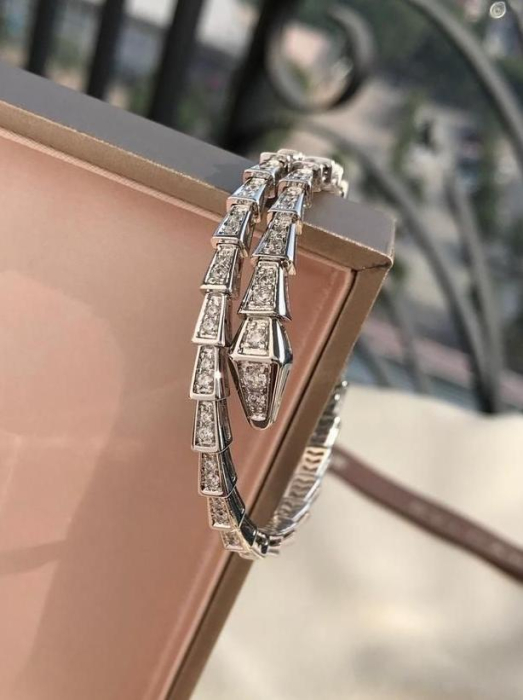 BVLGARI Браслет Serpenti белое золото и бриллинаты BVLGARI Браслет Serpenti белое золото и бриллинаты
