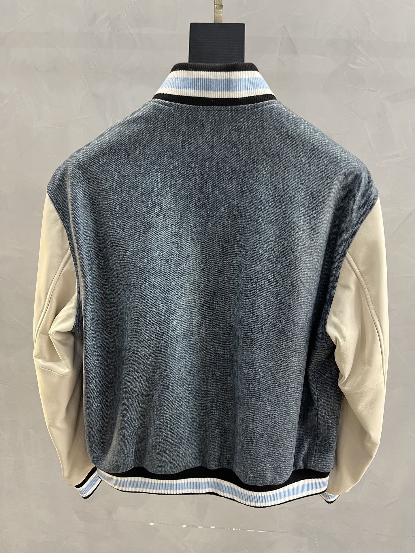 GUCCI Мужская джинсовая куртка GUCCI Мужская джинсовая куртка