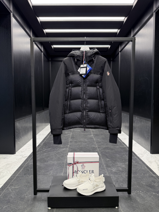 MONCLER Мужской пуховик Morgins