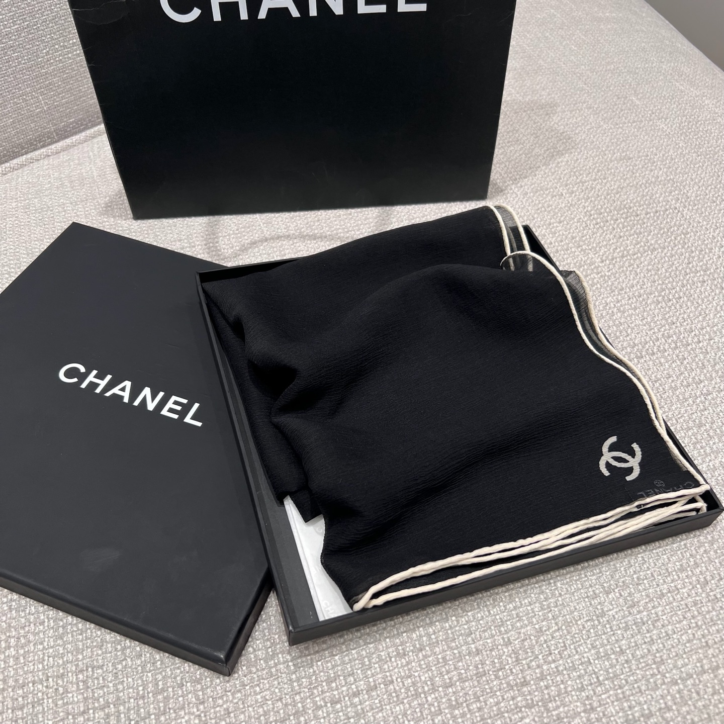 CHANEL Женский платок шёлк