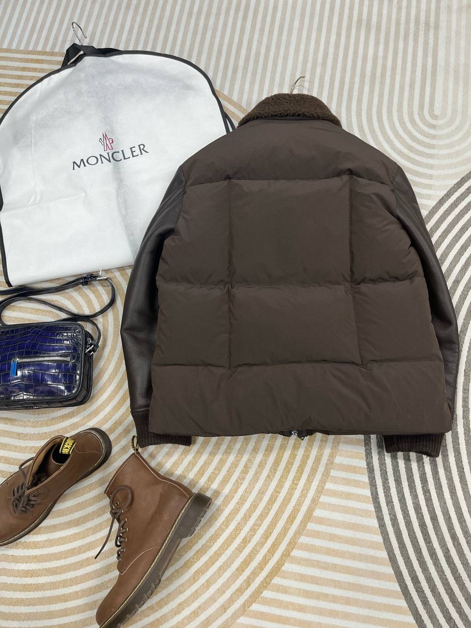 MONCLER Кожаный пуховик из овчины и гусиного пуха MONCLER Кожаный пуховик из овчины и гусиного пуха