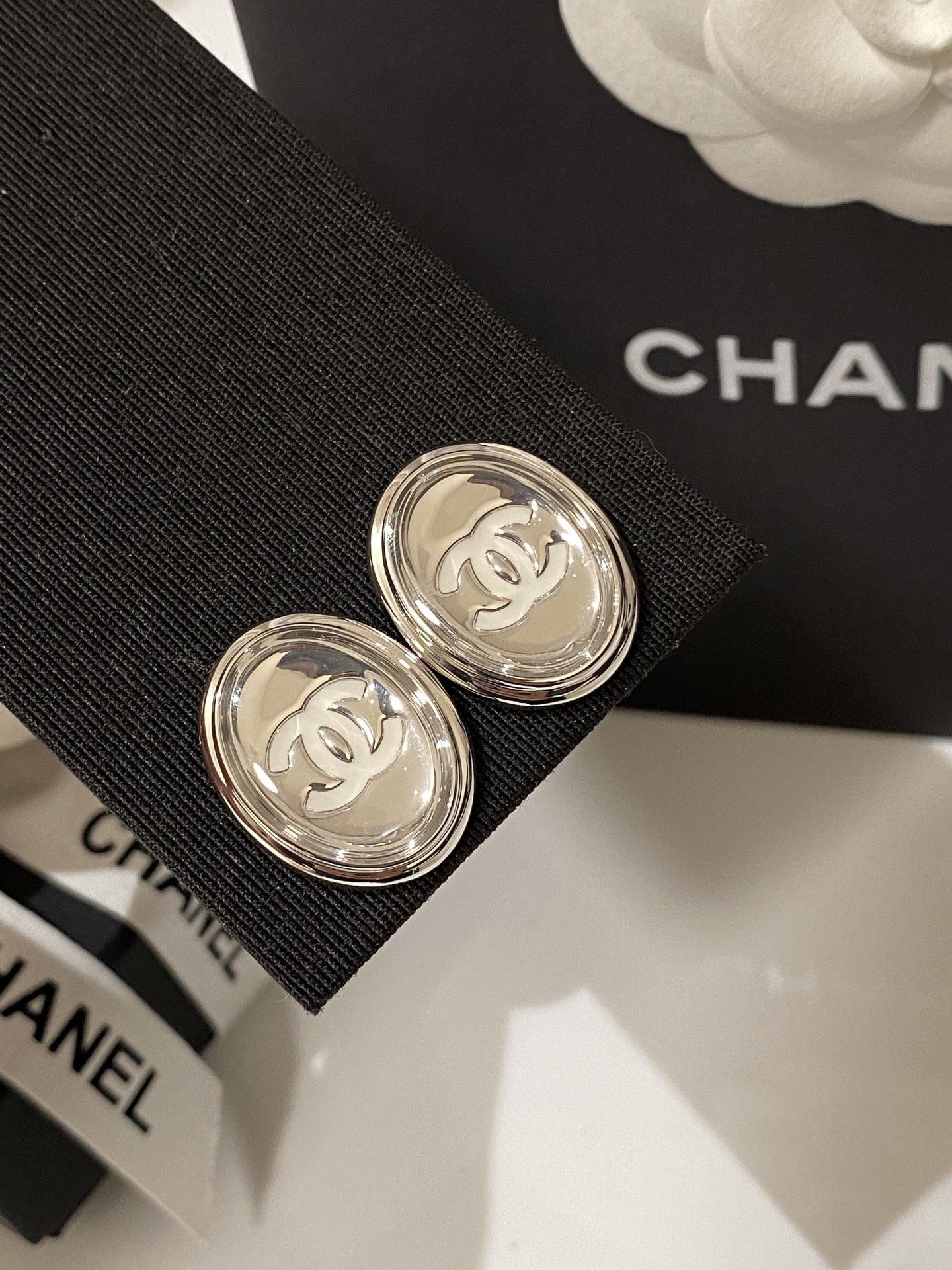 CHANEL Женские серьги 25s CHANEL Женские серьги 25s