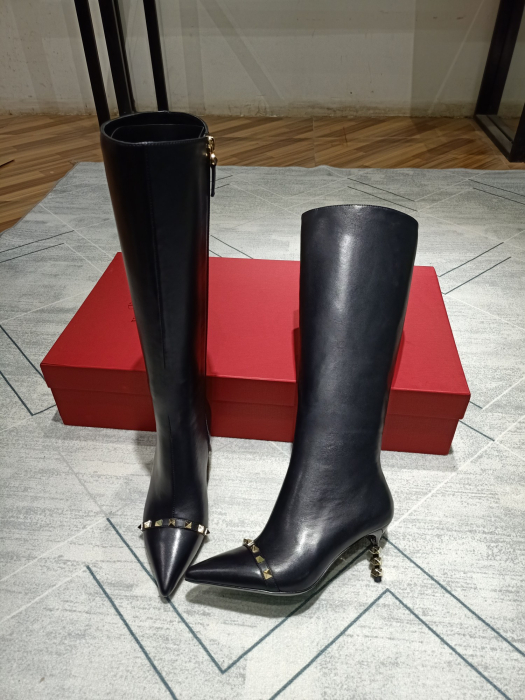 VALENTINO Женские сапоги на каблуке Rockstud