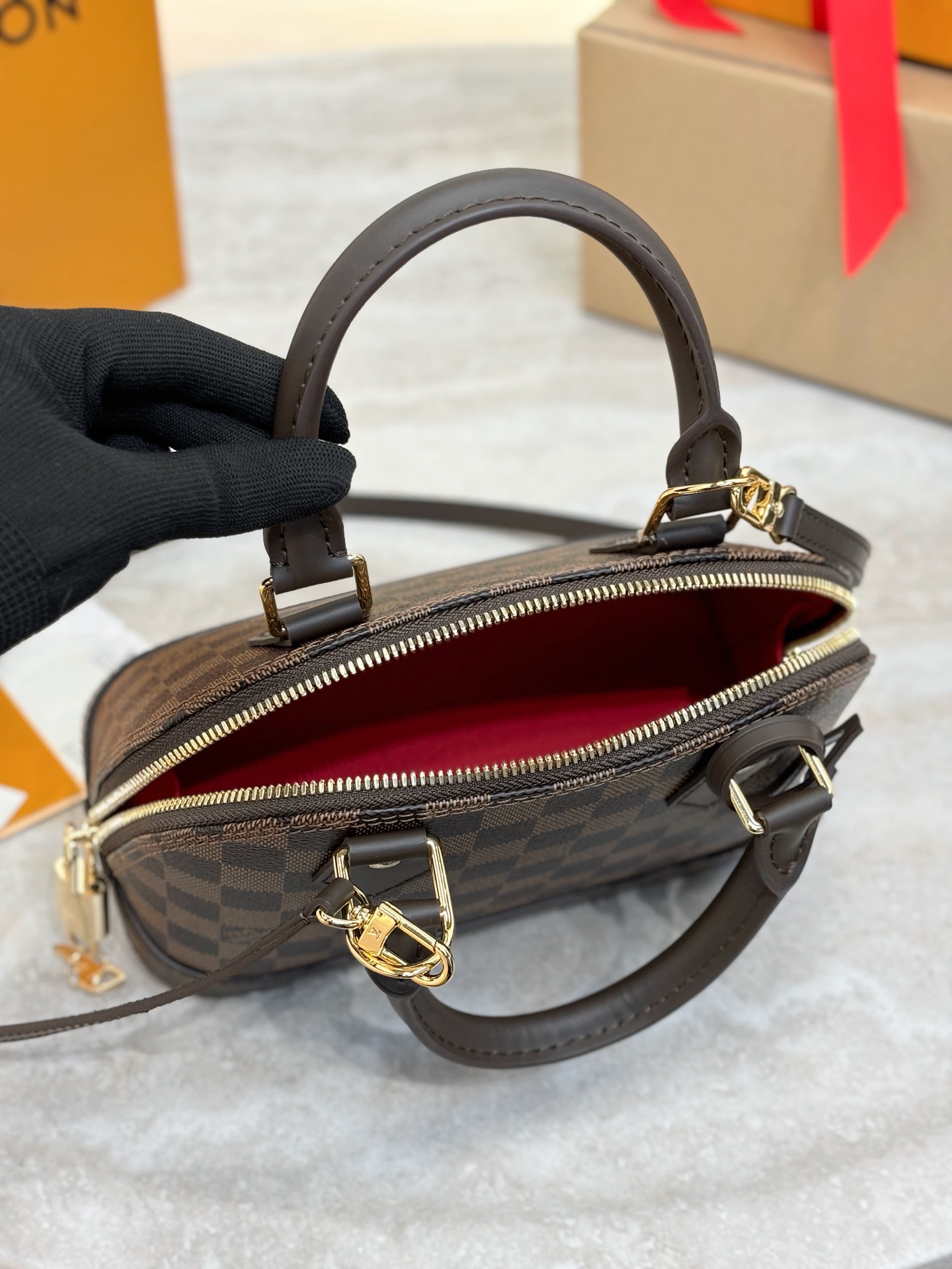 LOUIS VUITTON Женская сумка Alma BB N40606 LOUIS VUITTON Женская сумка Alma BB N40606