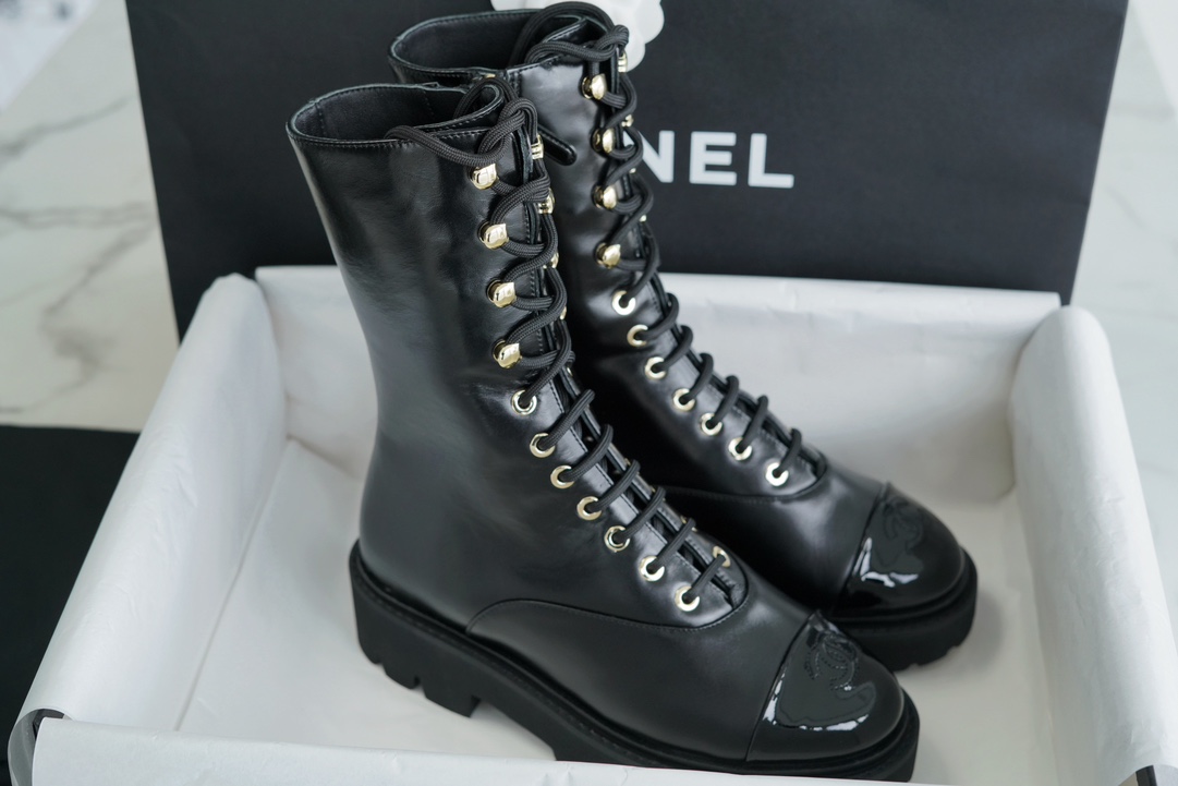 CHANEL Женские лакированные ботинки на шнуровке 23b CHANEL Женские лакированные ботинки на шнуровке 23b