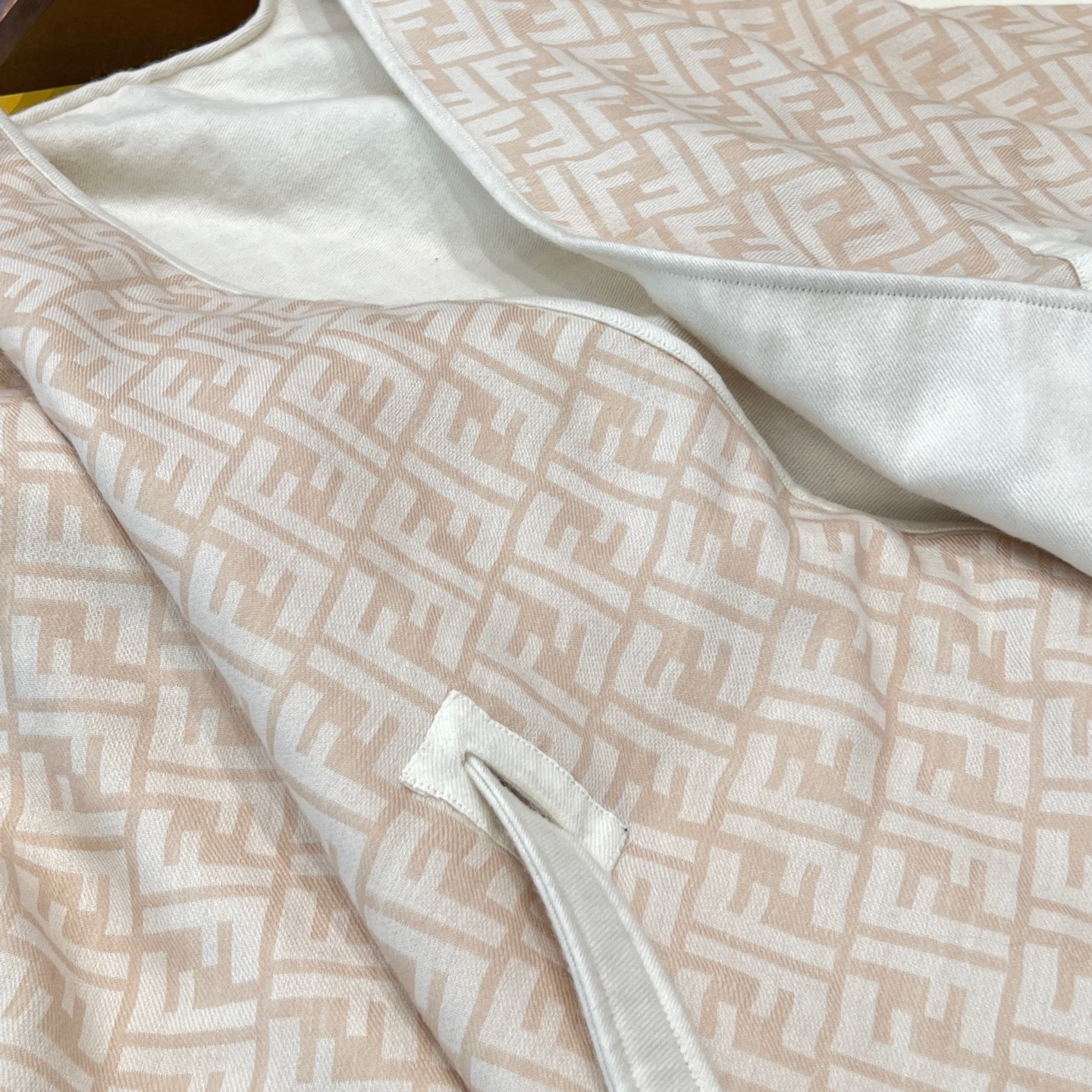 FENDI Женское пончо с поясом FENDI Женское пончо с поясом