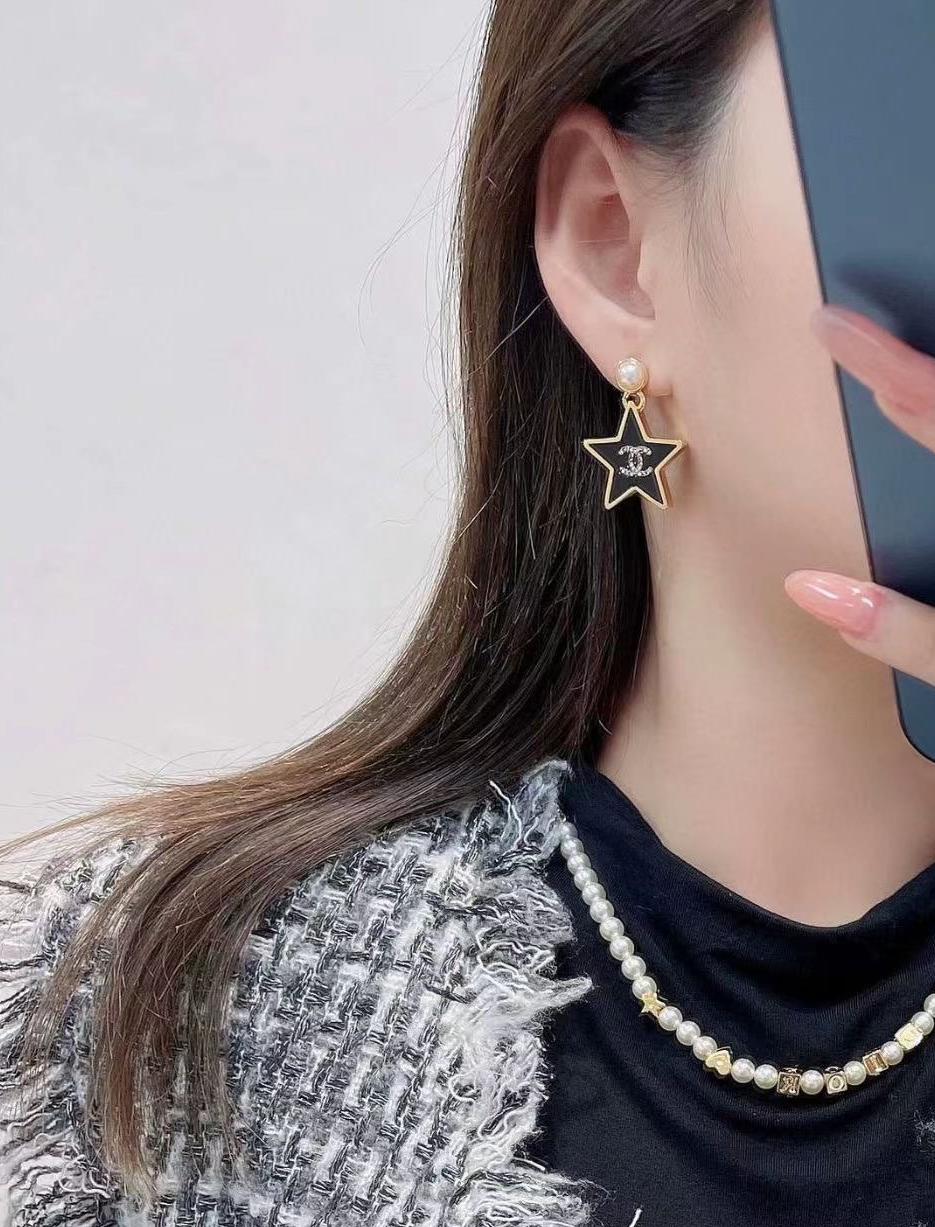 CHANEL Женские серьги CHANEL Женские серьги