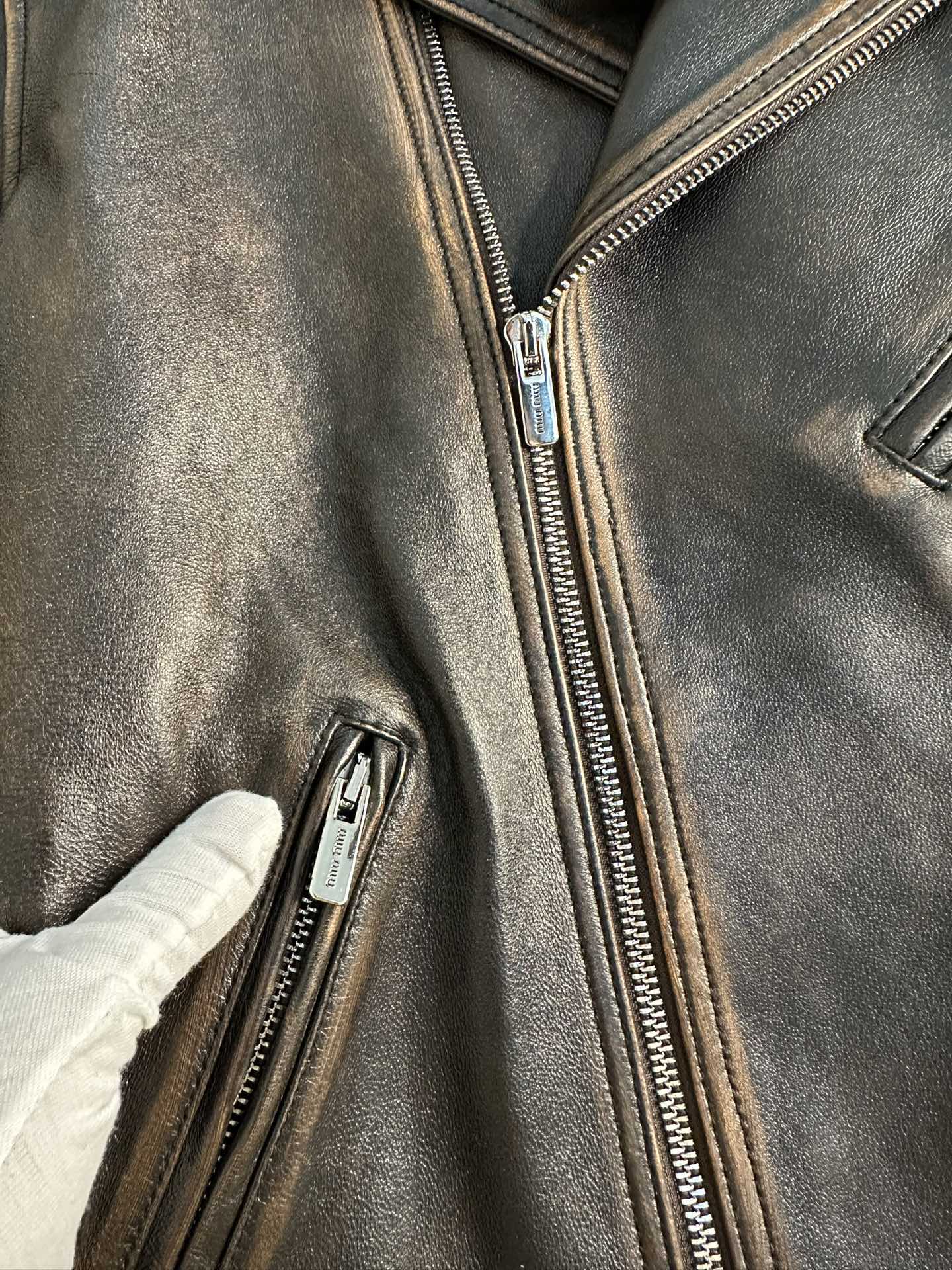 MIU MIU Женская кожаная куртка MIU MIU Женская кожаная куртка