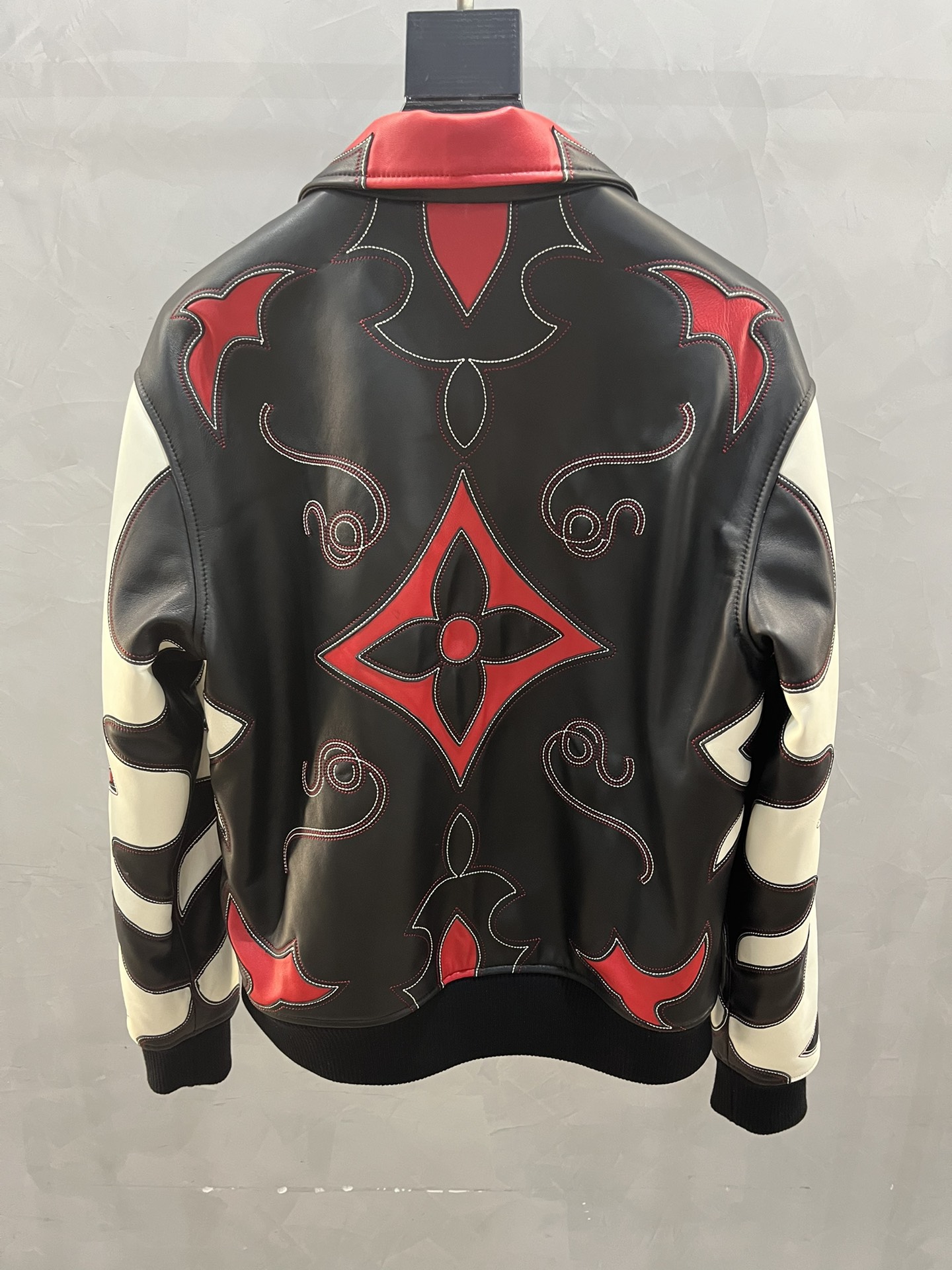 LOUIS VUITTON Мужская кожаная куртка LOUIS VUITTON Мужская кожаная куртка