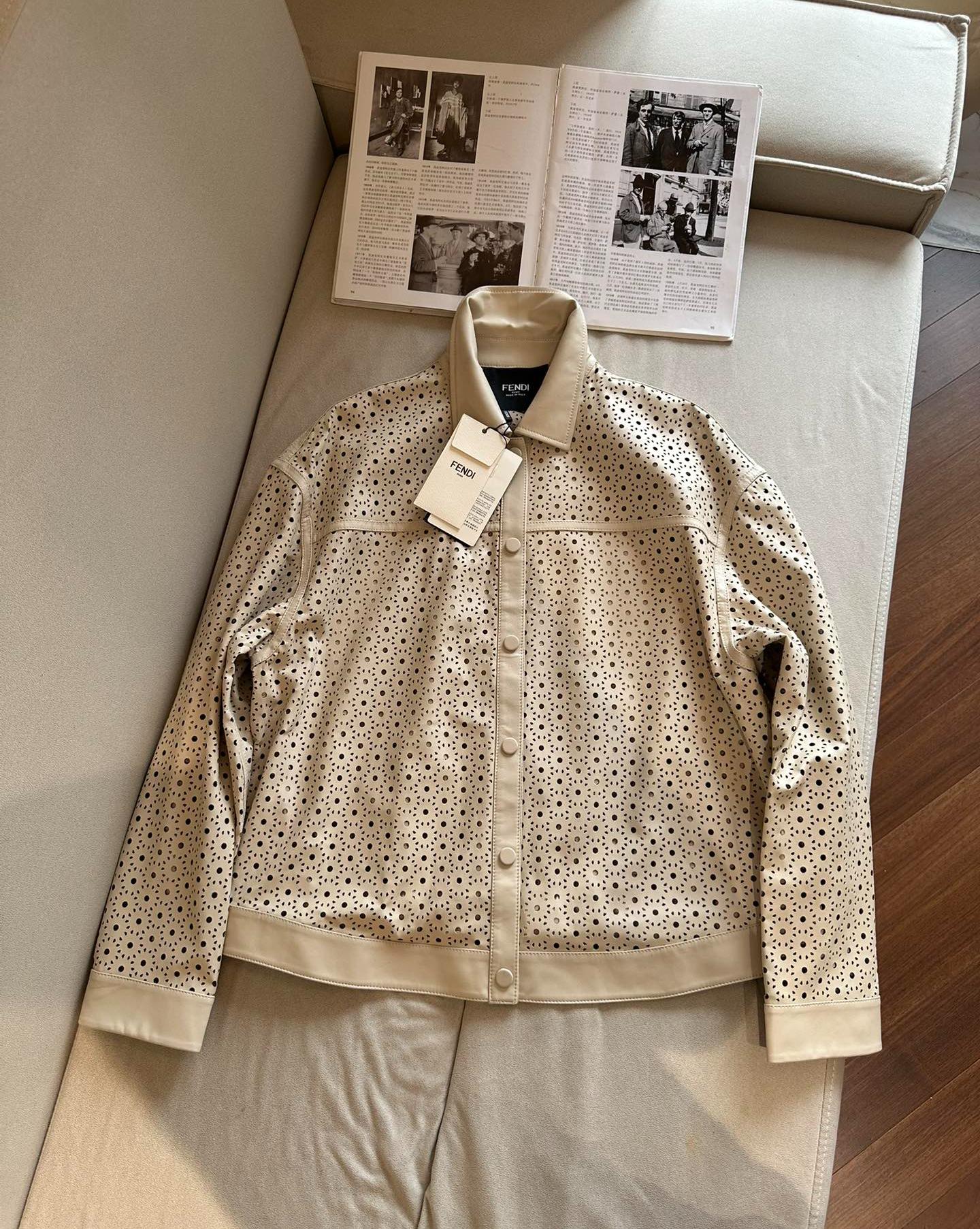 FENDI Женская кожаная куртка FENDI Женская кожаная куртка