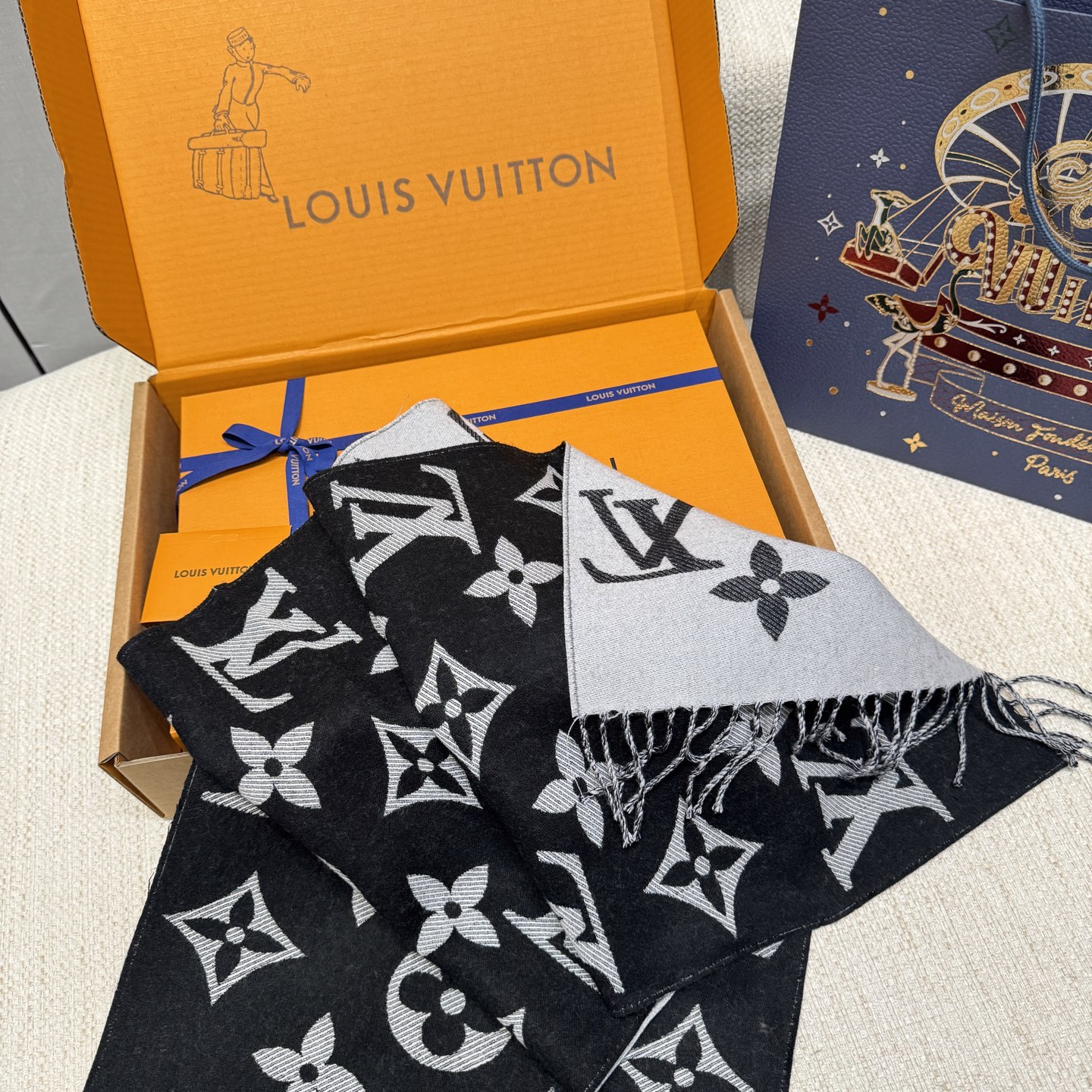 LOUIS VUITTON Женский шарф Monogram