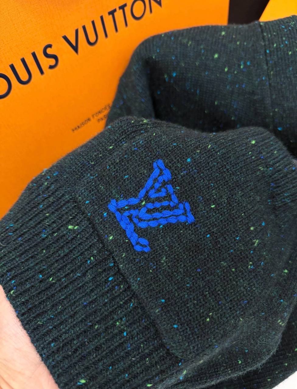 LOUIS VUITTON Женский кардиган LOUIS VUITTON Женский кардиган