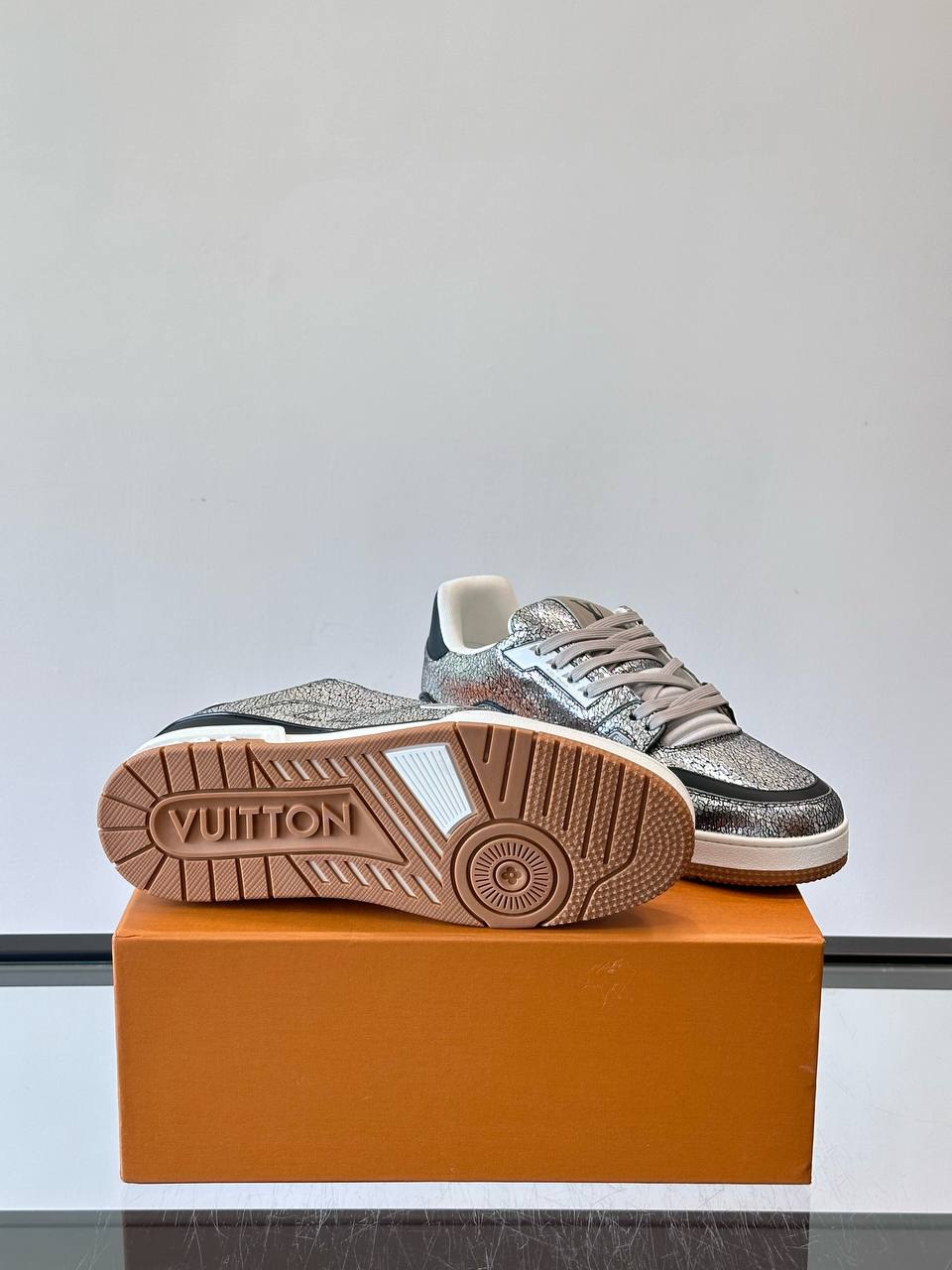 LOUIS VUITTON Мужские кроссовки LOUIS VUITTON Мужские кроссовки