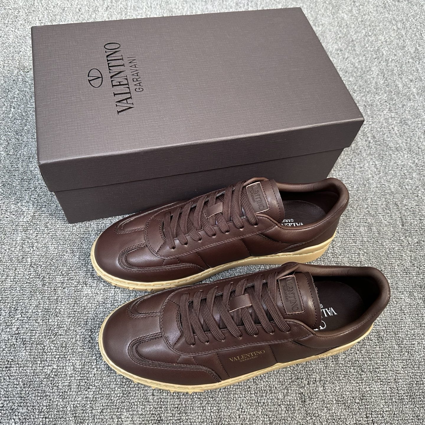 VALENTINO Мужские кроссовки из телячьей кожи 