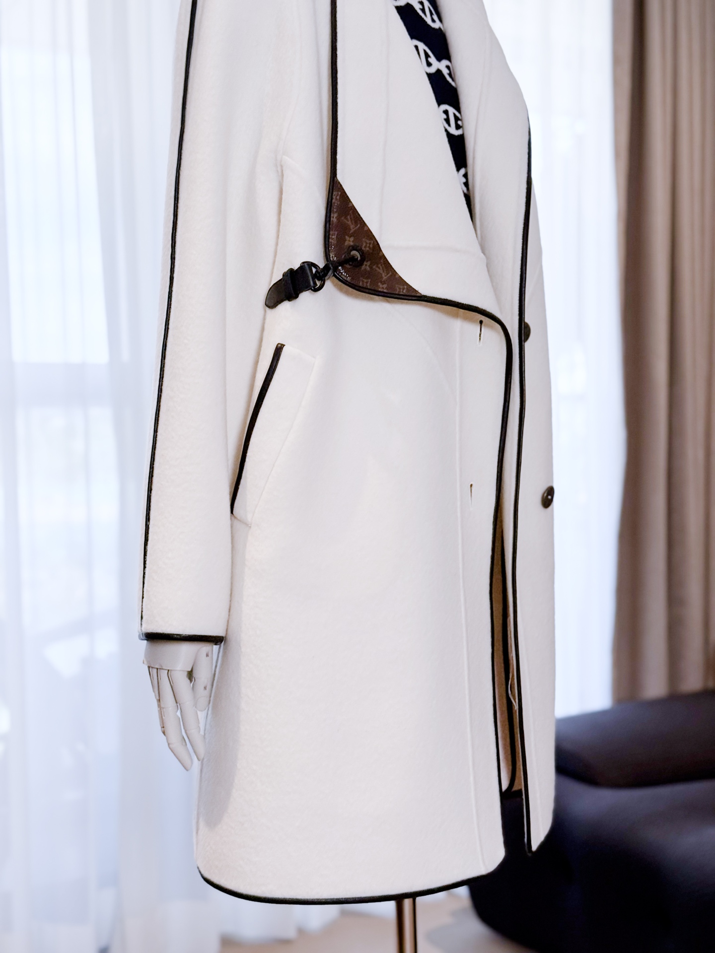 LOUIS VUITTON Женское пальто из шерсти LOUIS VUITTON Женское пальто из шерсти