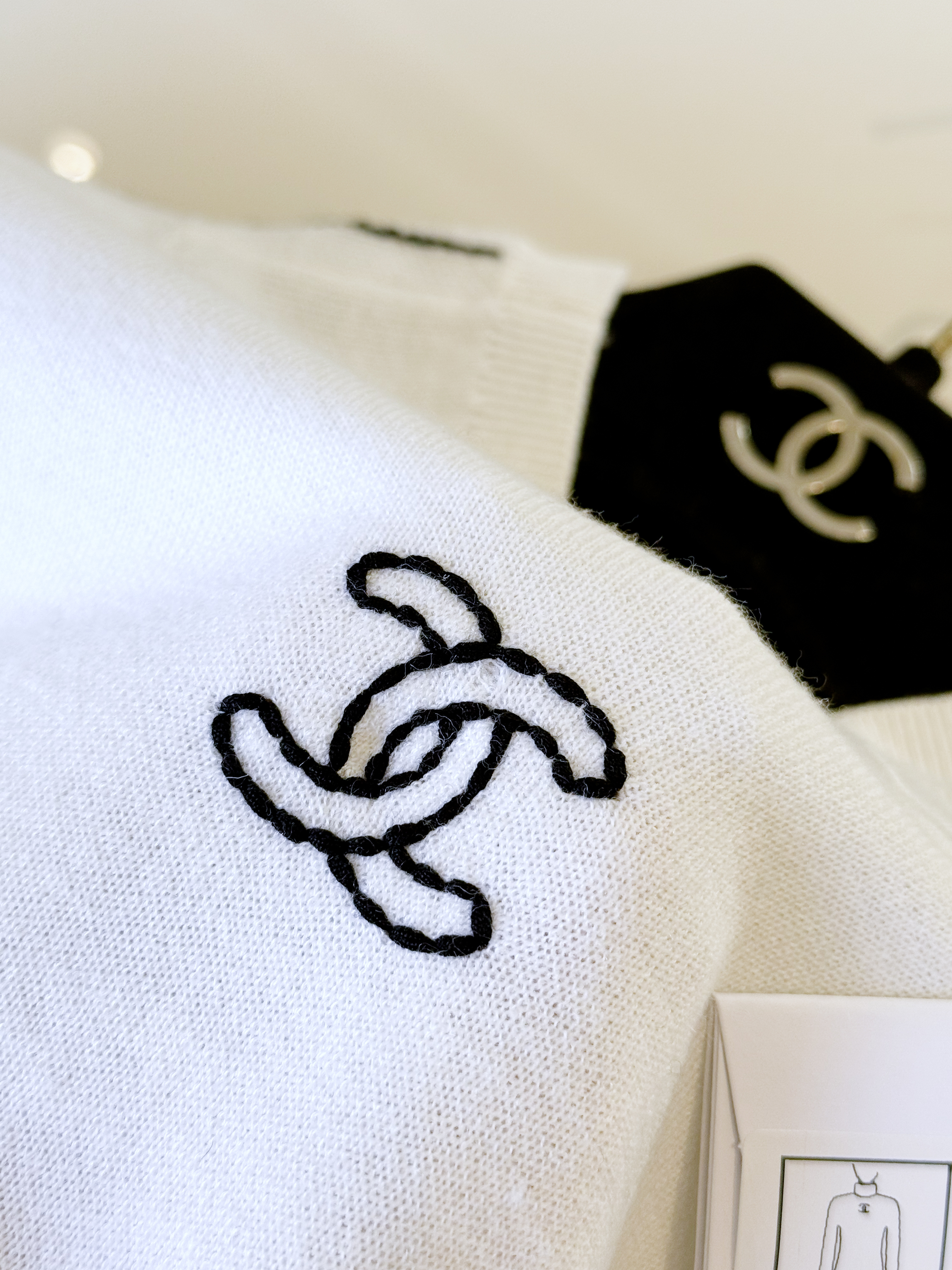 CHANEL Женский свитер из шерсти CHANEL Женский свитер из шерсти