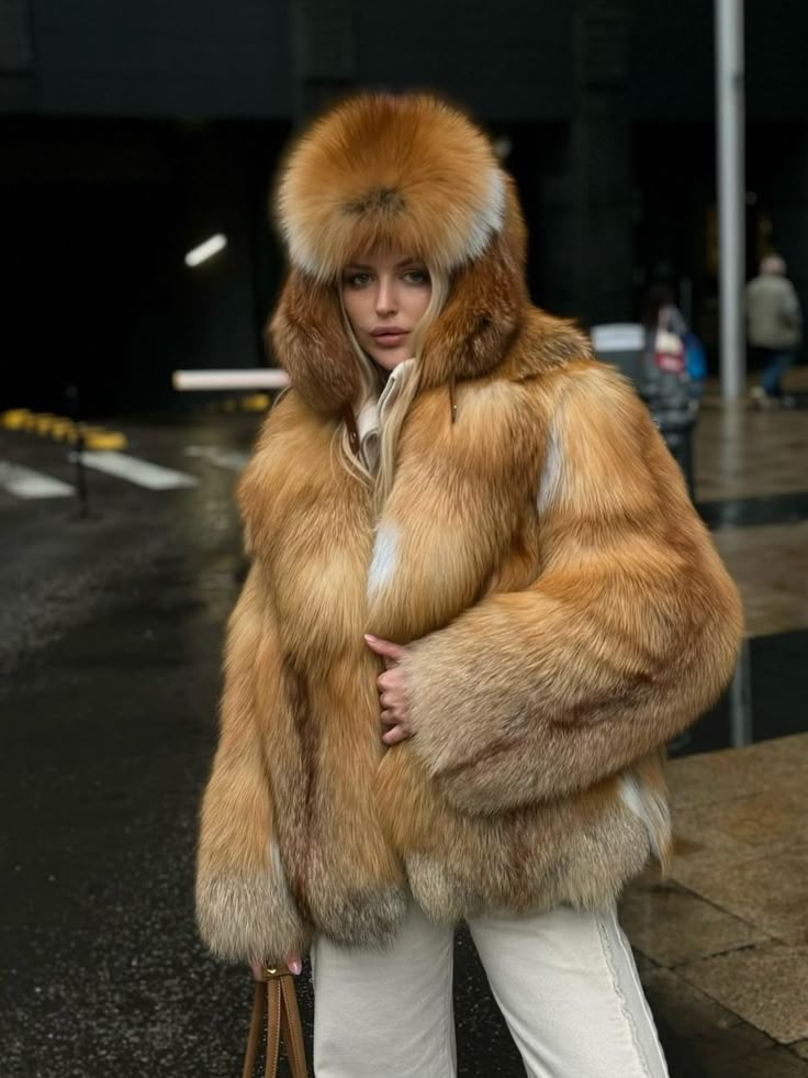 CHRISTIAN DIOR Женская шуба CHRISTIAN DIOR Женская шуба