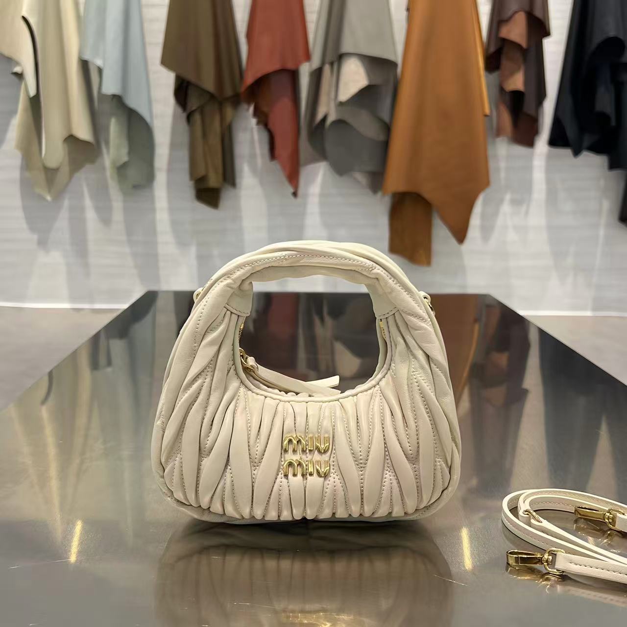 MIU MIU Женская сумка Wander hobo mini 