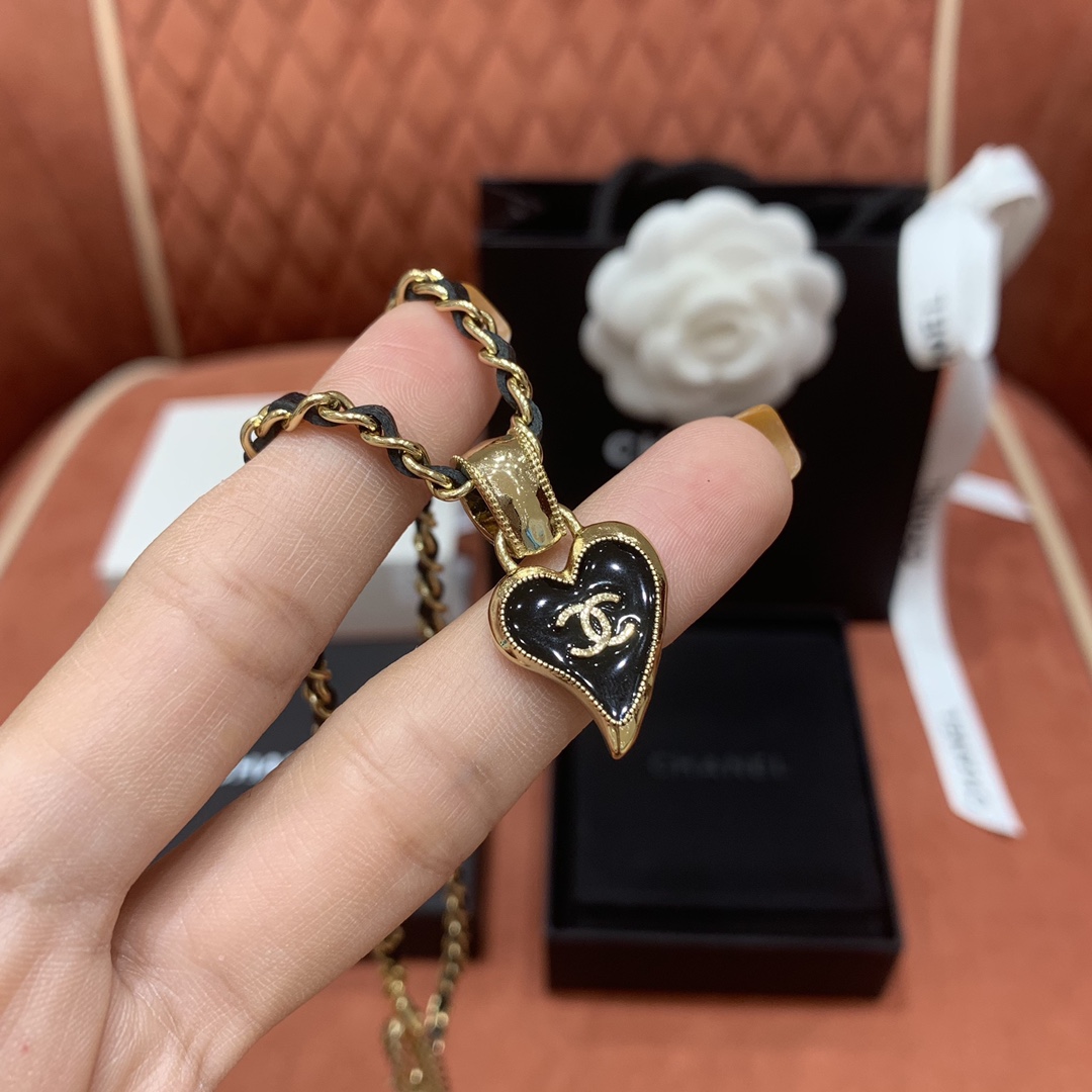 CHANEL Женское колье CH-22P Black Heart CHANEL Женское колье CH-22P Black Heart