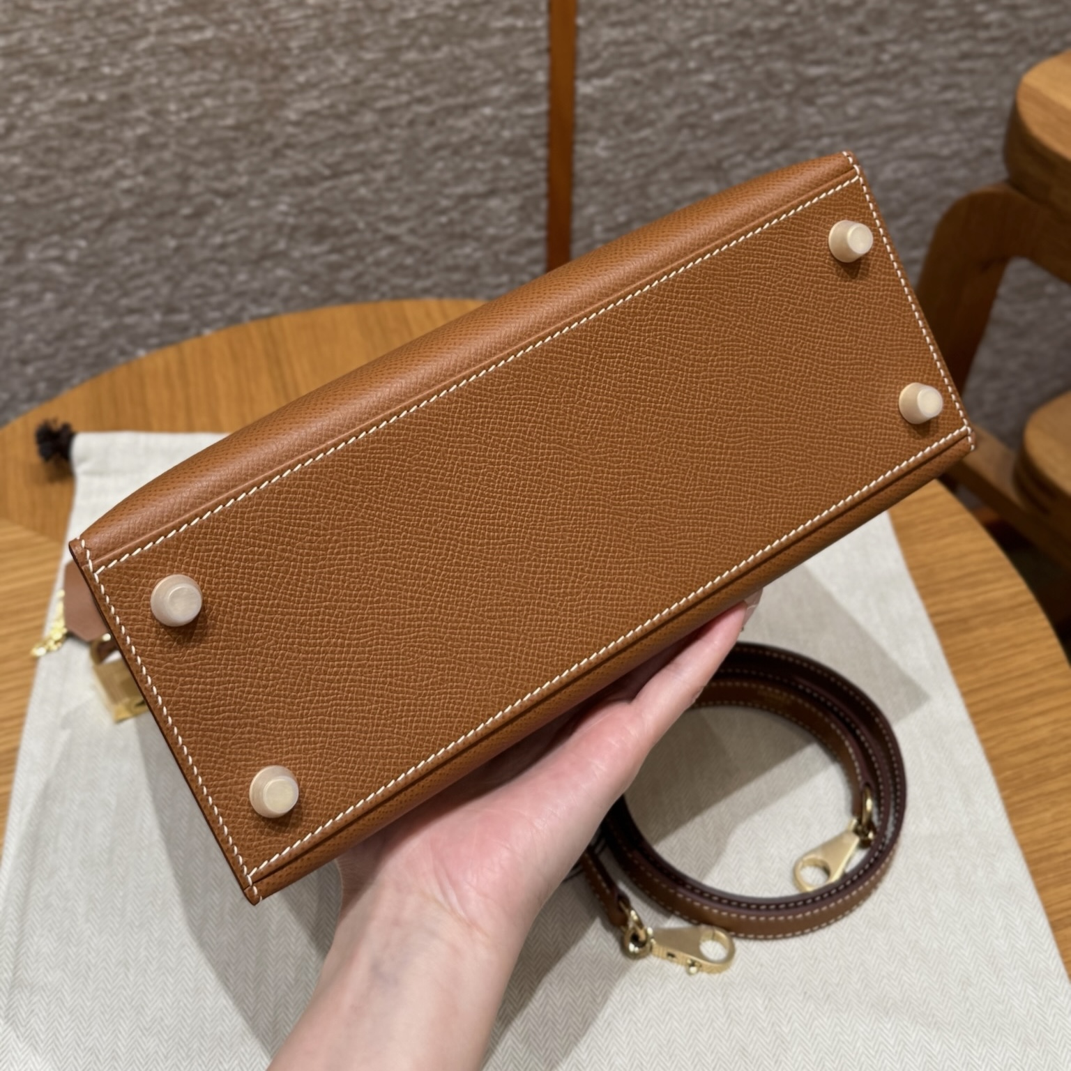 HERMES Женская сумка Kelly 25 см 37/gold Epsom HERMES Женская сумка Kelly 25 см 37/gold Epsom