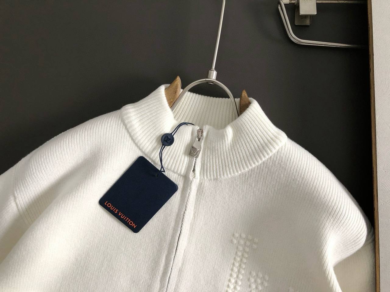 LOUIS VUITTON Мужской кардиган из шерсти LOUIS VUITTON Мужской кардиган из шерсти