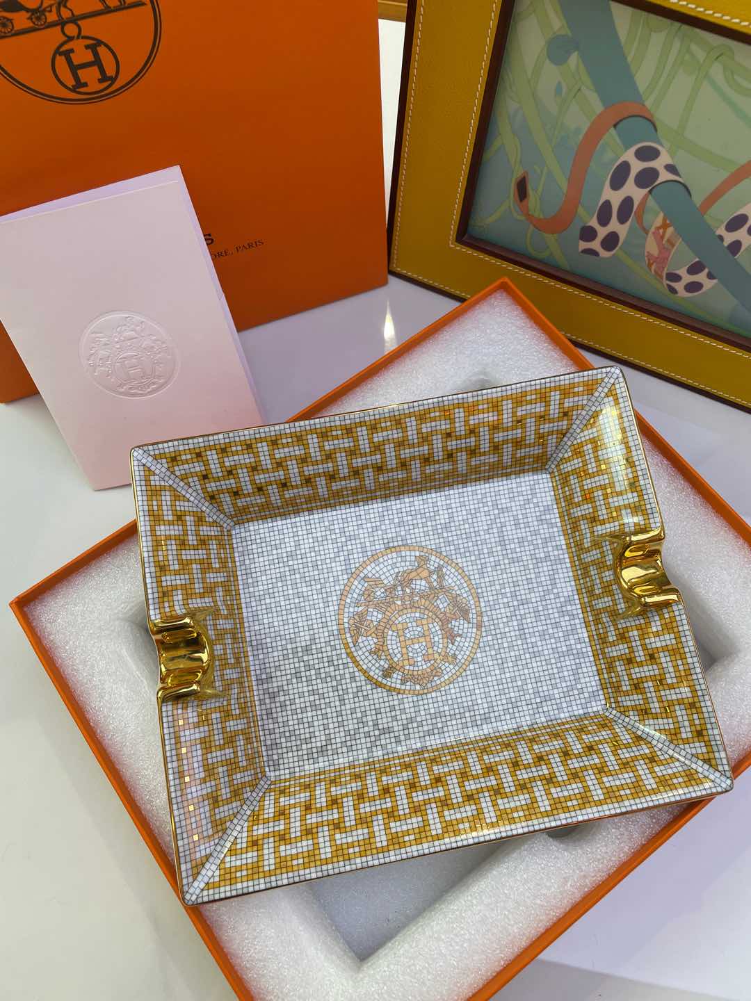 HERMES Пепельница Mosaique au 24 в серо‑золотой гамме HERMES Пепельница Mosaique au 24 в серо‑золотой гамме