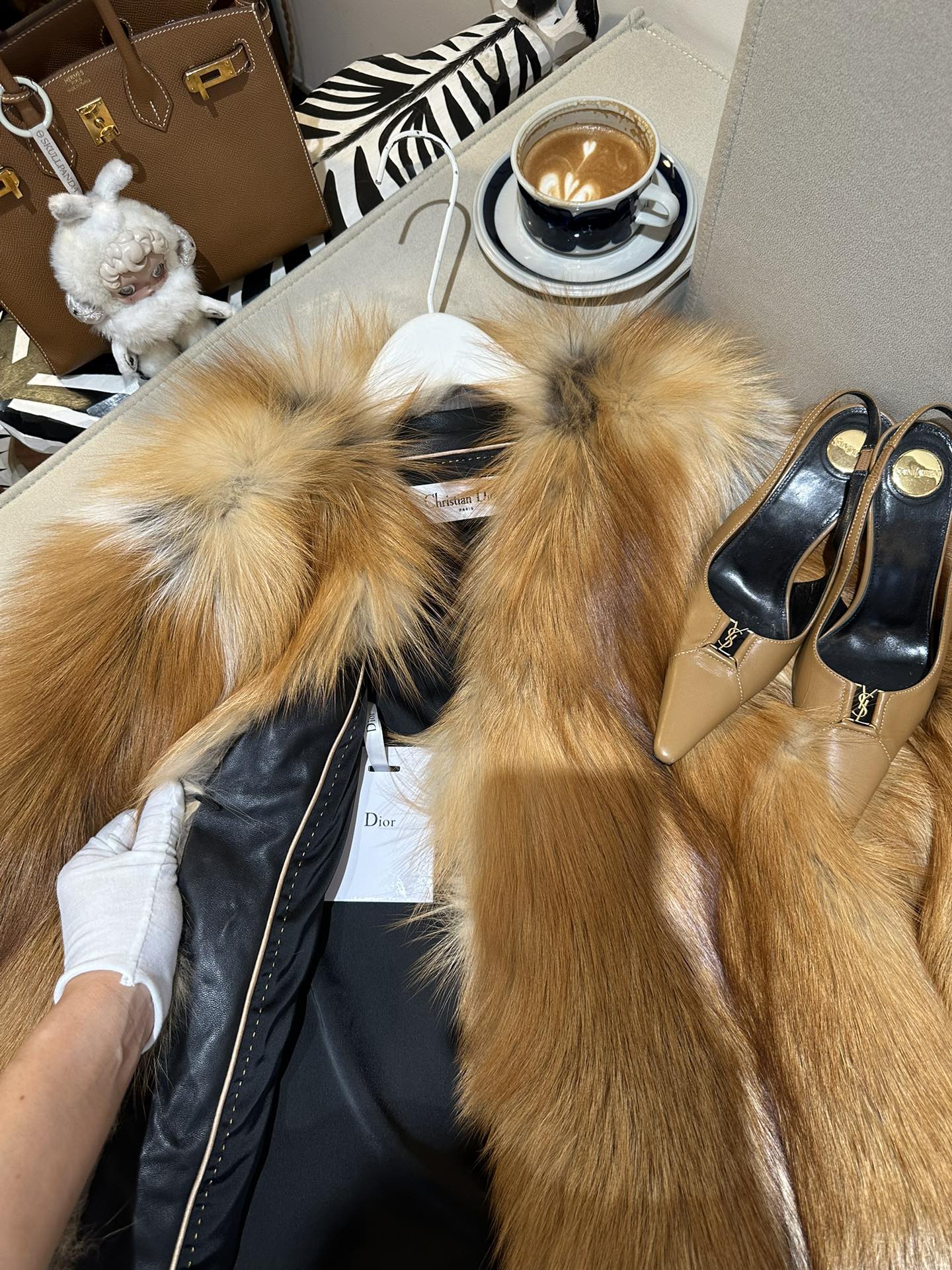 CHRISTIAN DIOR Женская шуба CHRISTIAN DIOR Женская шуба