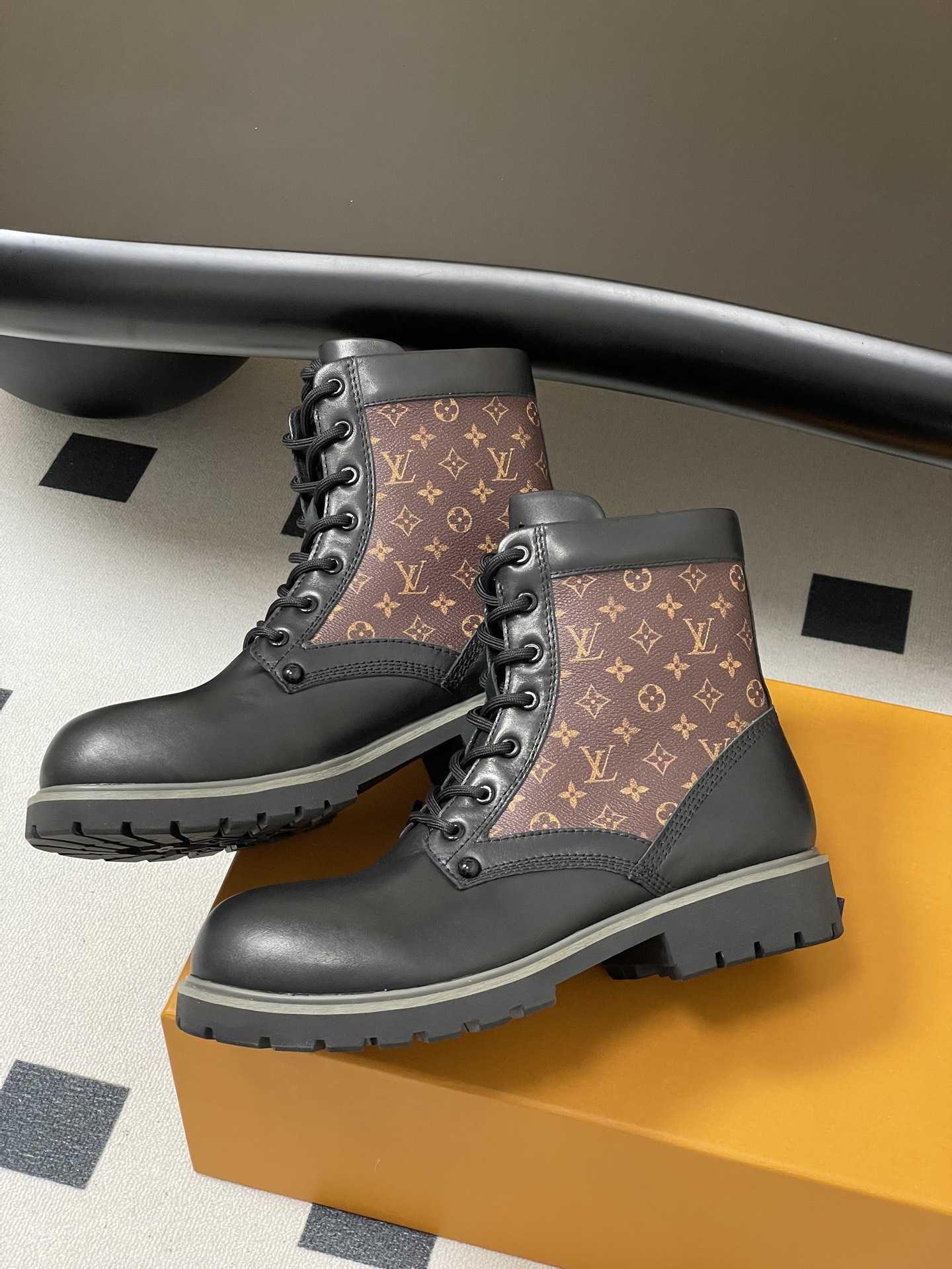 LOUIS VUITTON Женские ботинки LOUIS VUITTON Женские ботинки