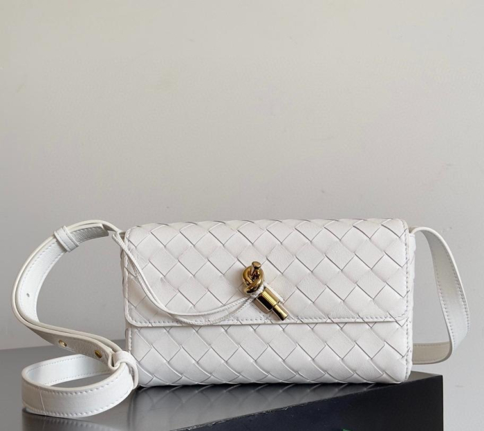 BOTTEGA VENETA Женская сумка Andiamo Mini