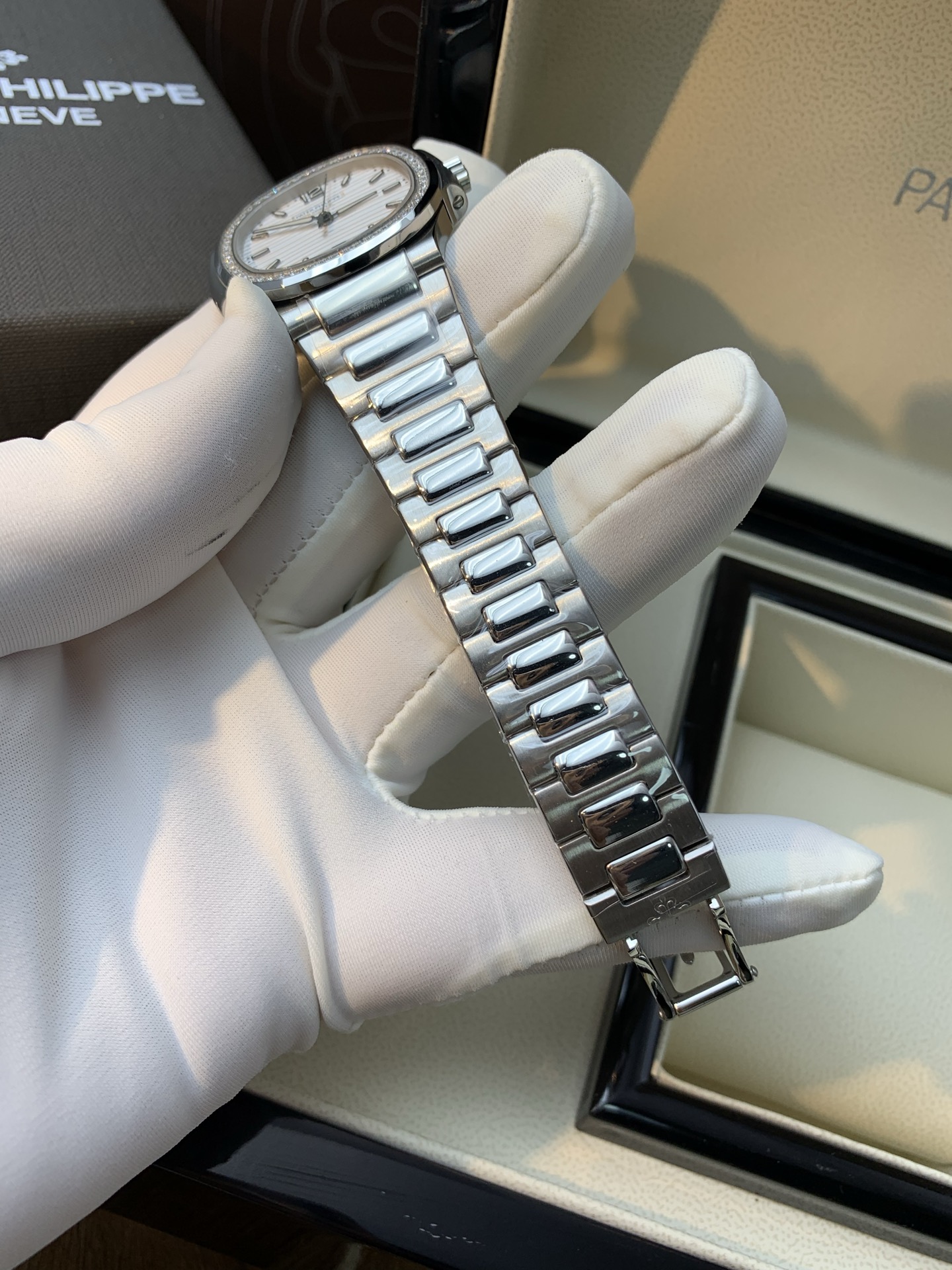 PATEK PHILIPPE Женские часы Nautilus 7118/1200A-010 PATEK PHILIPPE Женские часы Nautilus 7118/1200A-010