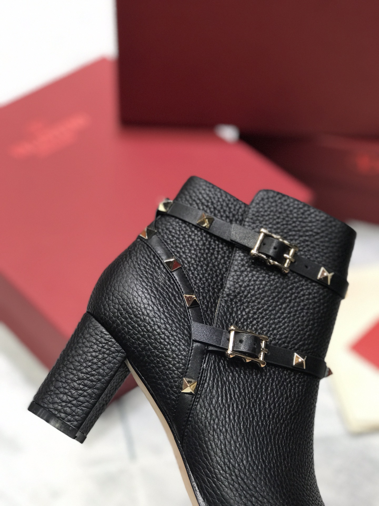 VALENTINO Женские ботильоны на среднем каблуке VALENTINO Женские ботильоны на среднем каблуке