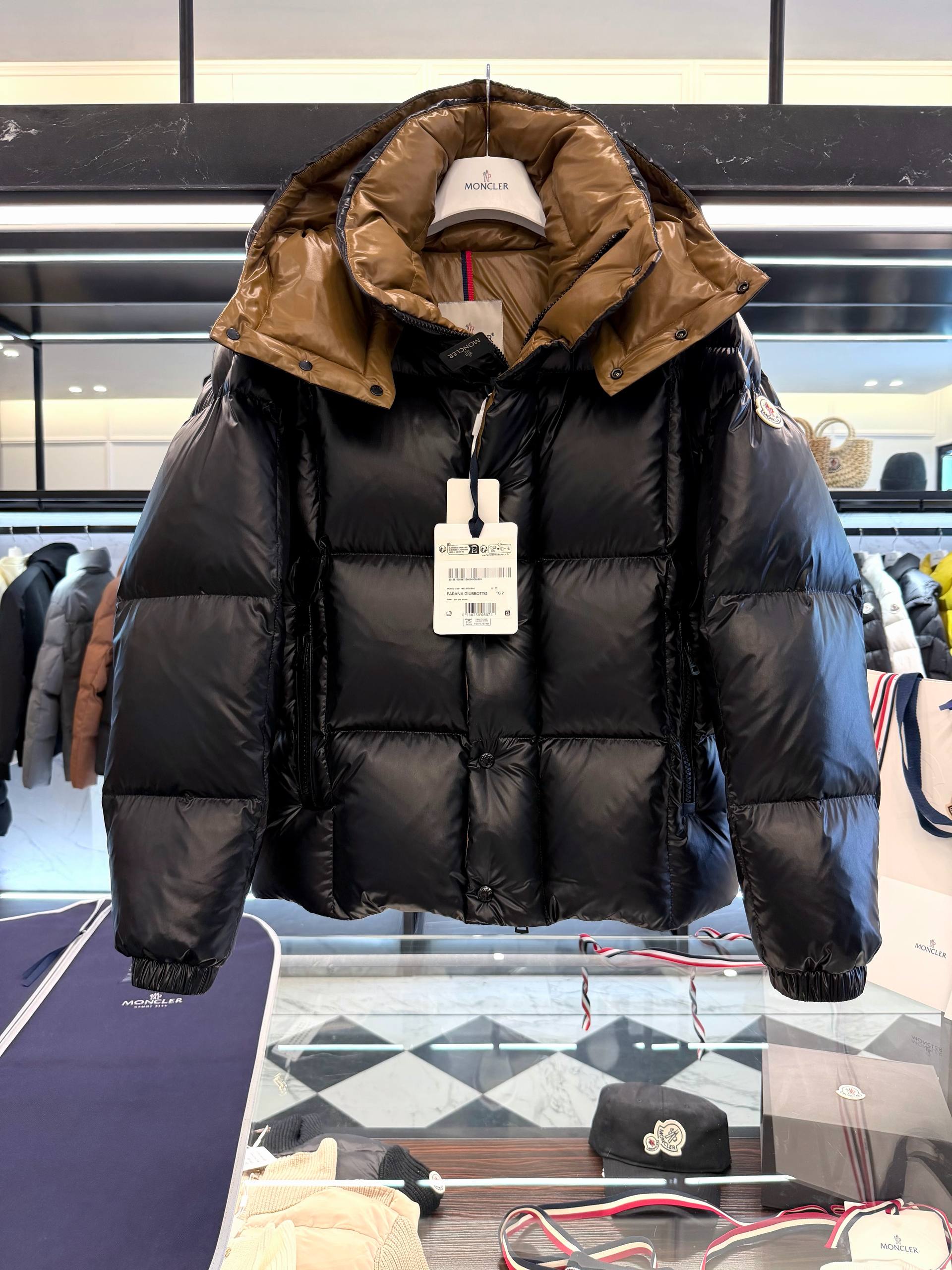 MONCLER Мужской утеплённый пуховик MONCLER Мужской утеплённый пуховик