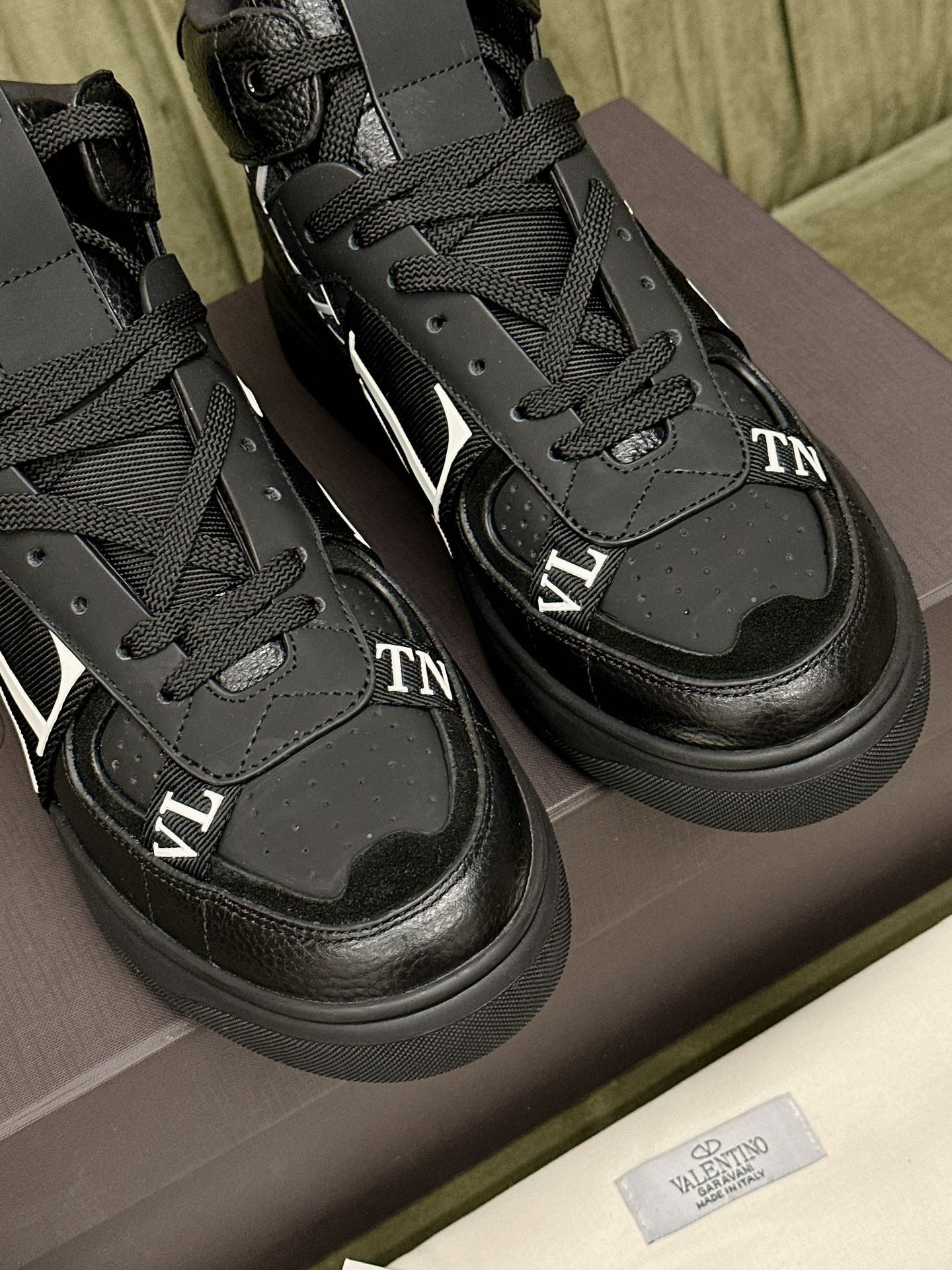 VALENTINO Мужские высокие кроссовки VL7N