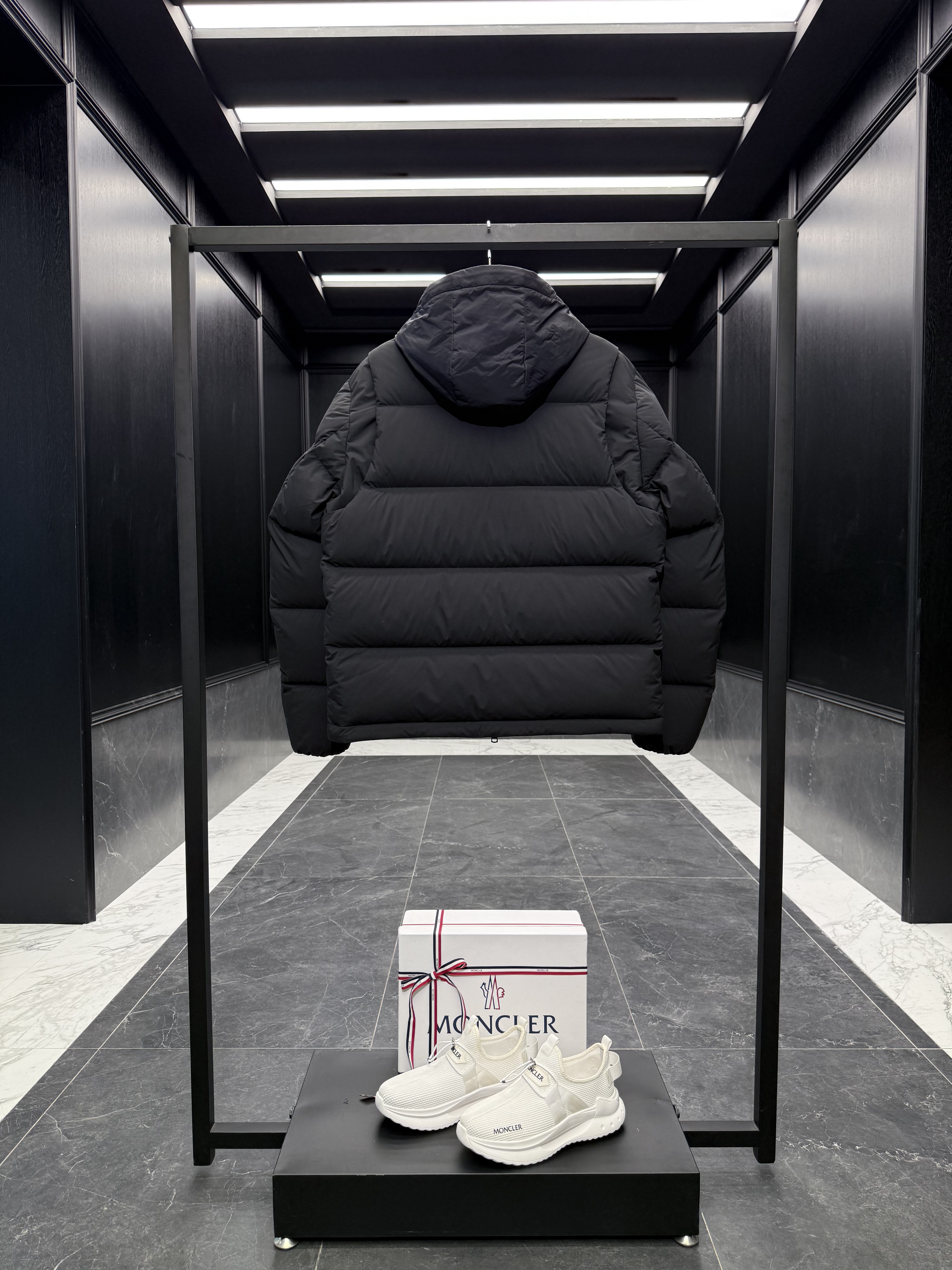 MONCLER Мужской пуховик Calima MONCLER Мужской пуховик Calima